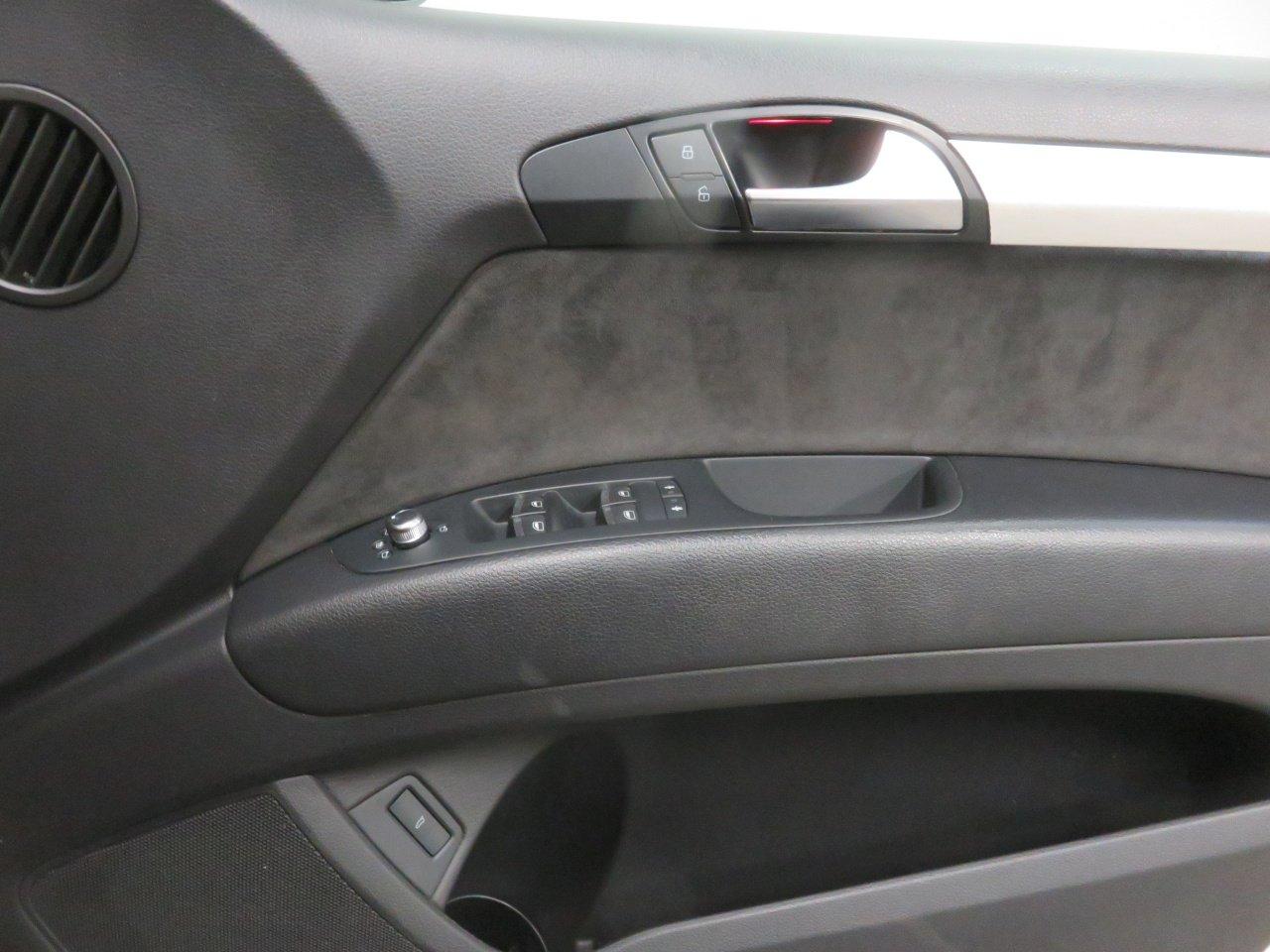 Audi Q7 view 48