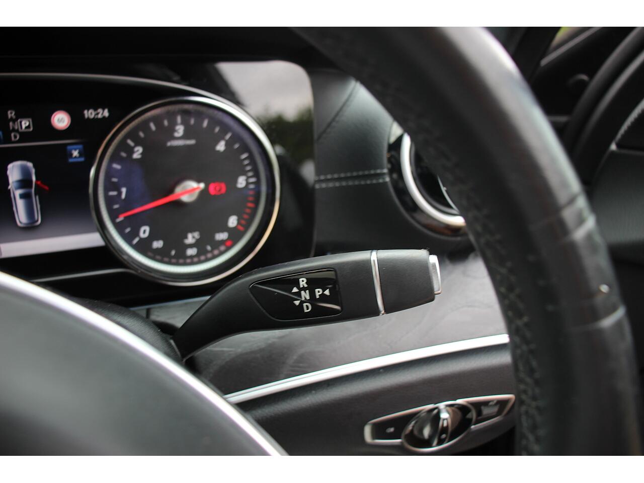 Mercedes-Benz E Class view 38
