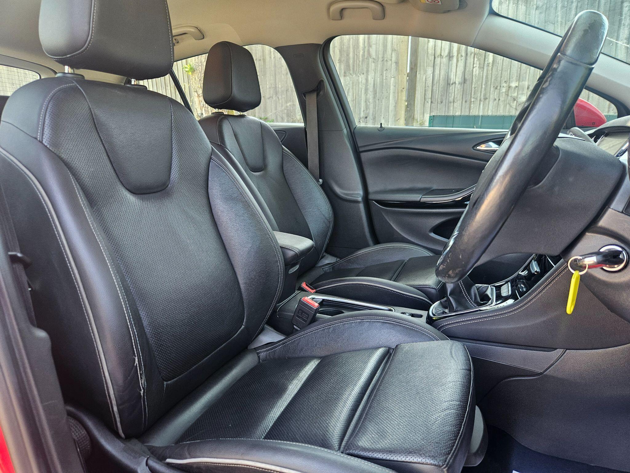 2016 Vauxhall Astra image 16