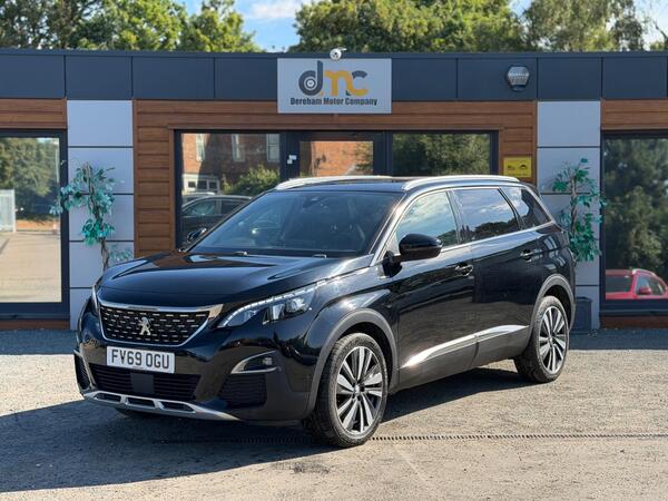 Black 2020 Peugeot 5008 Estate Front-wheel drive Manual