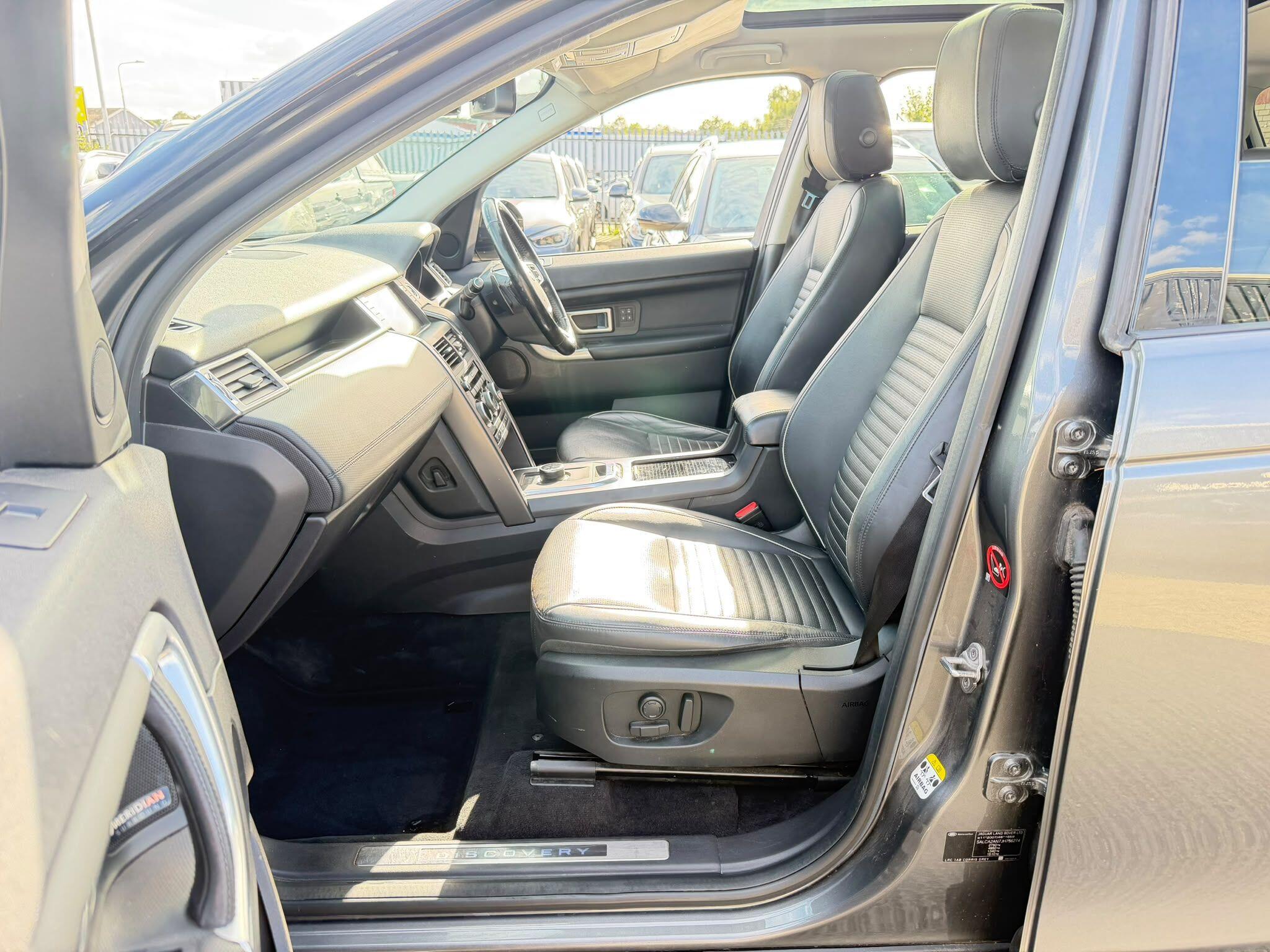 Land Rover Discovery Sport view 30