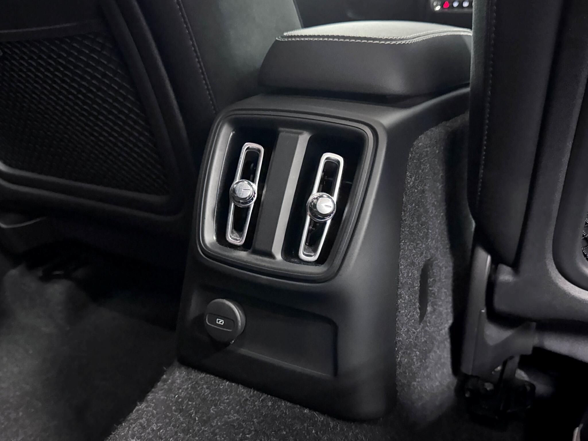 Volvo XC40 view 12