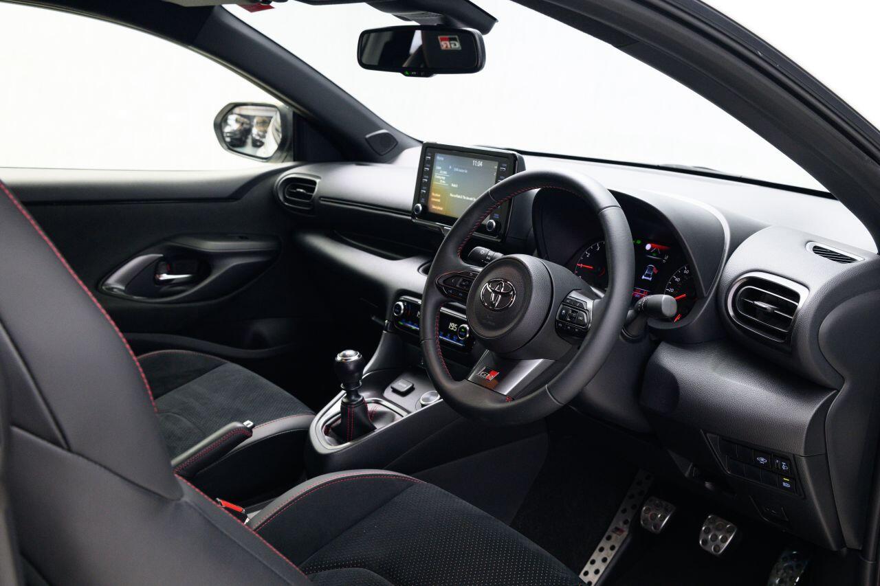 Toyota Yaris view 12