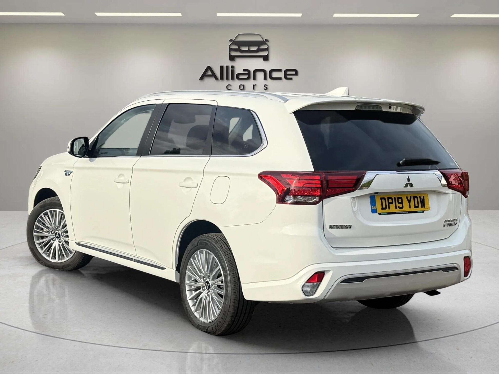 Mitsubishi Outlander view 20