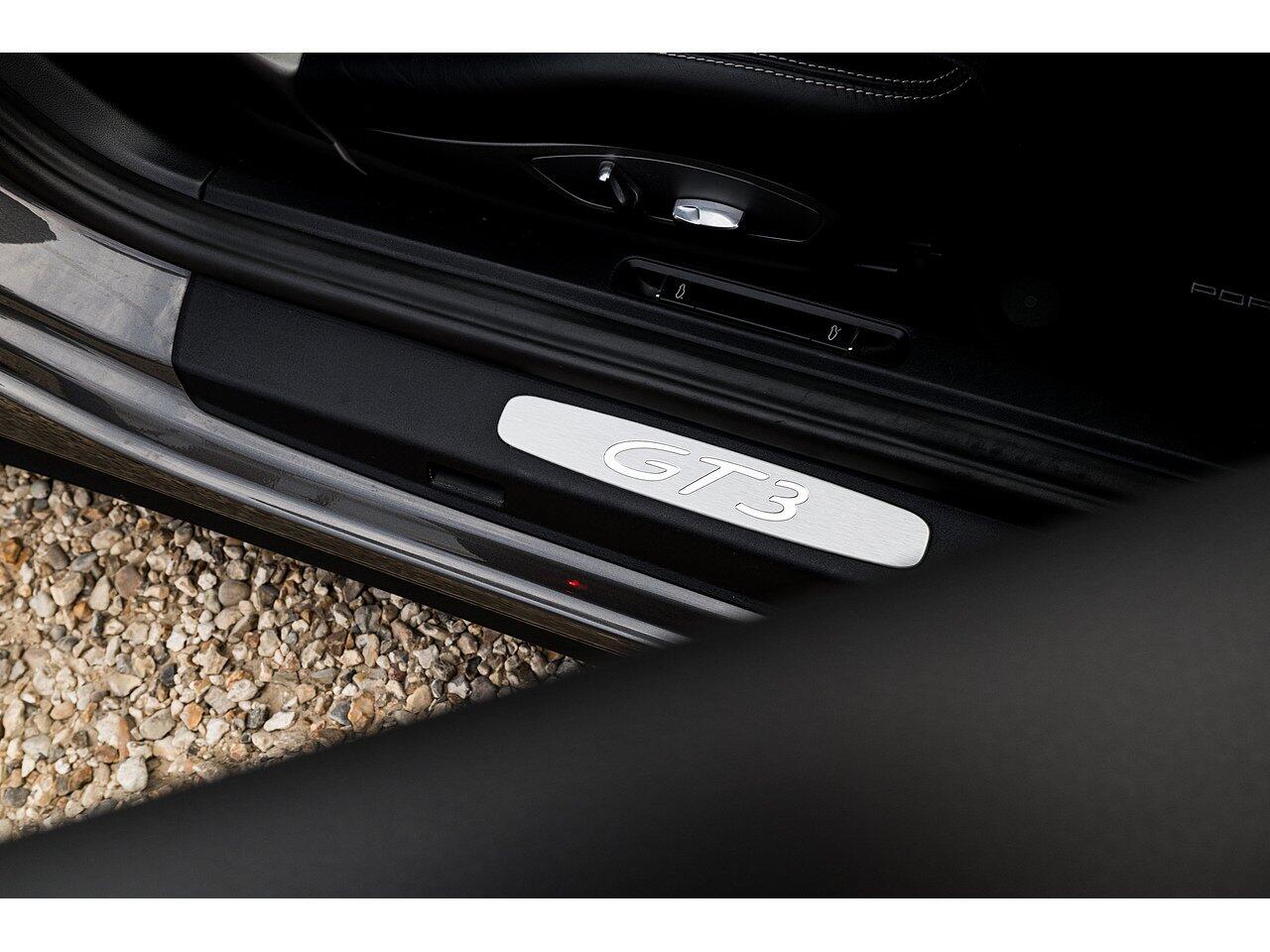 Porsche 911 view 21