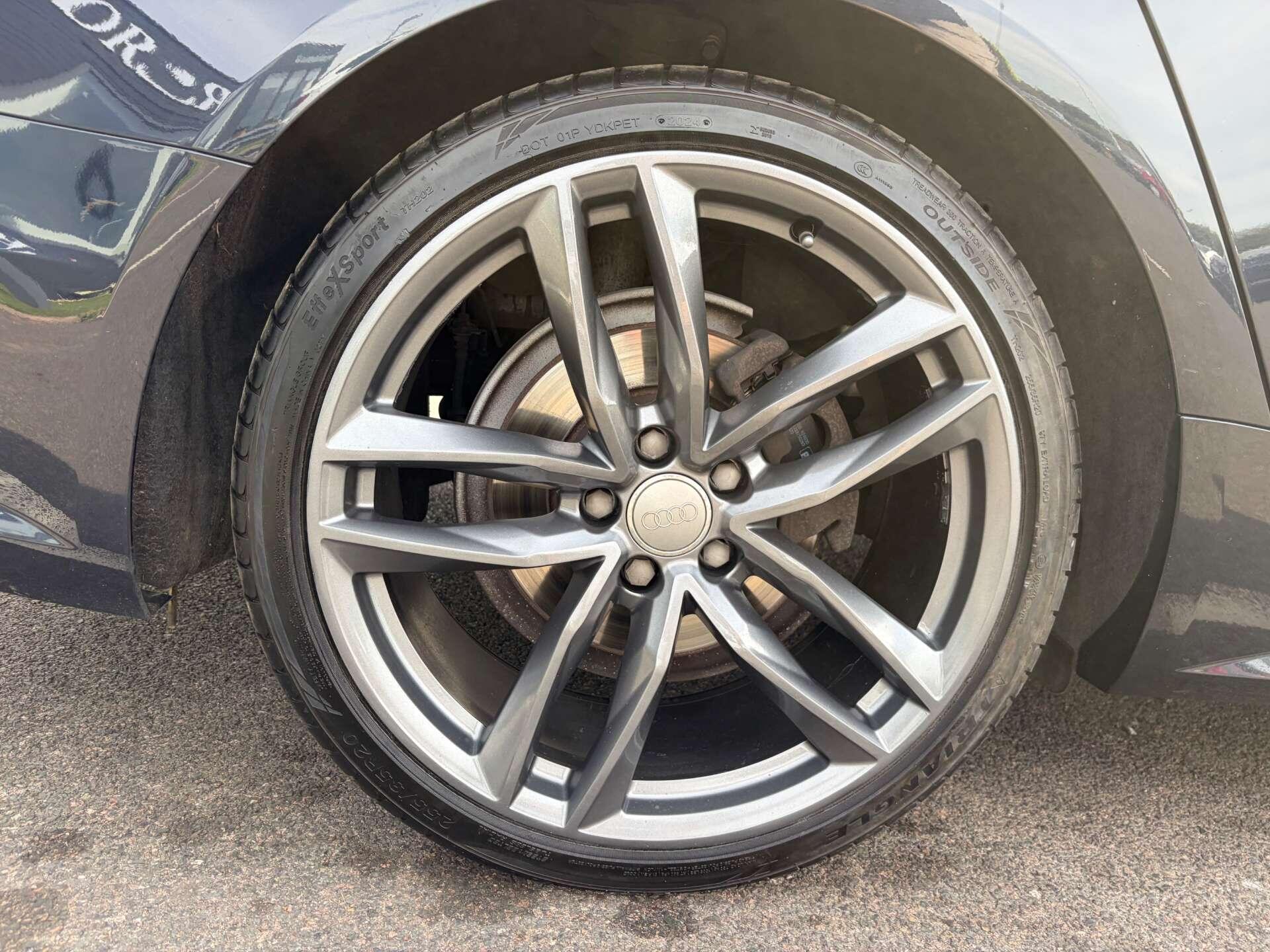 Audi A6 view 11