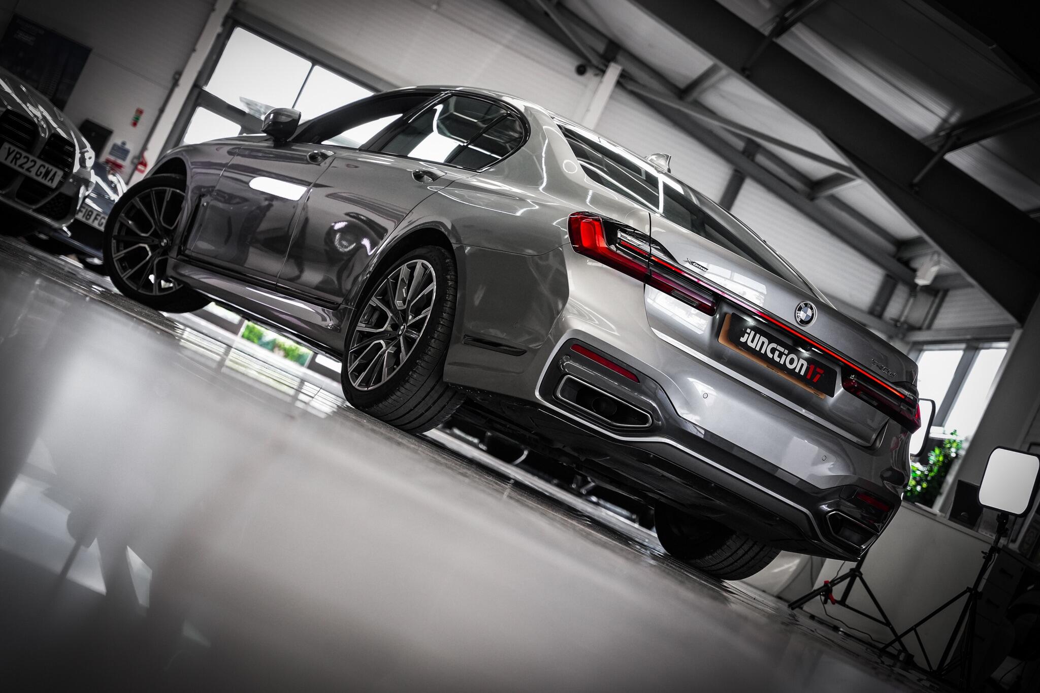 BMW 7 Series view 6