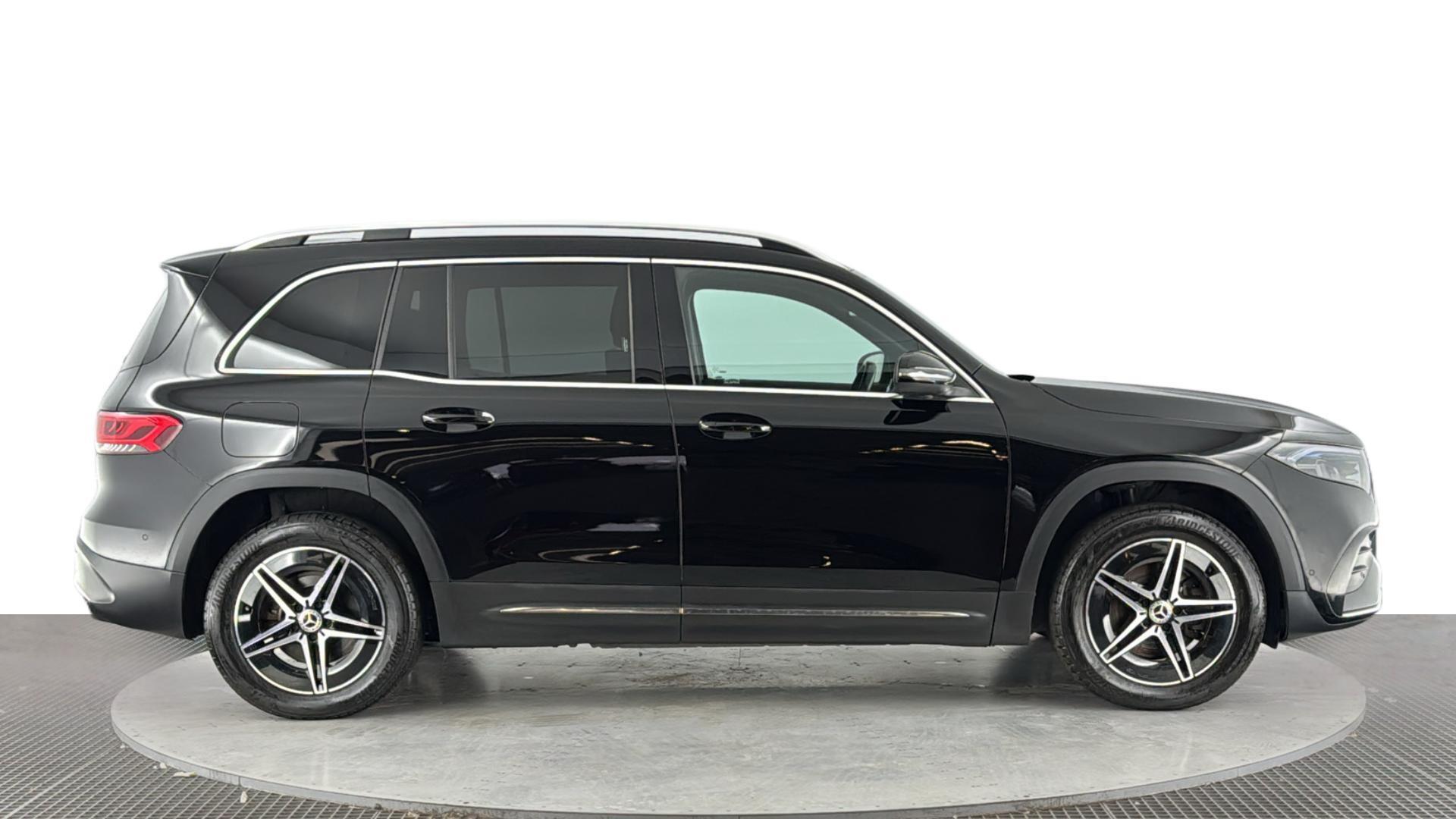 Mercedes-Benz Eqb 300 view 3