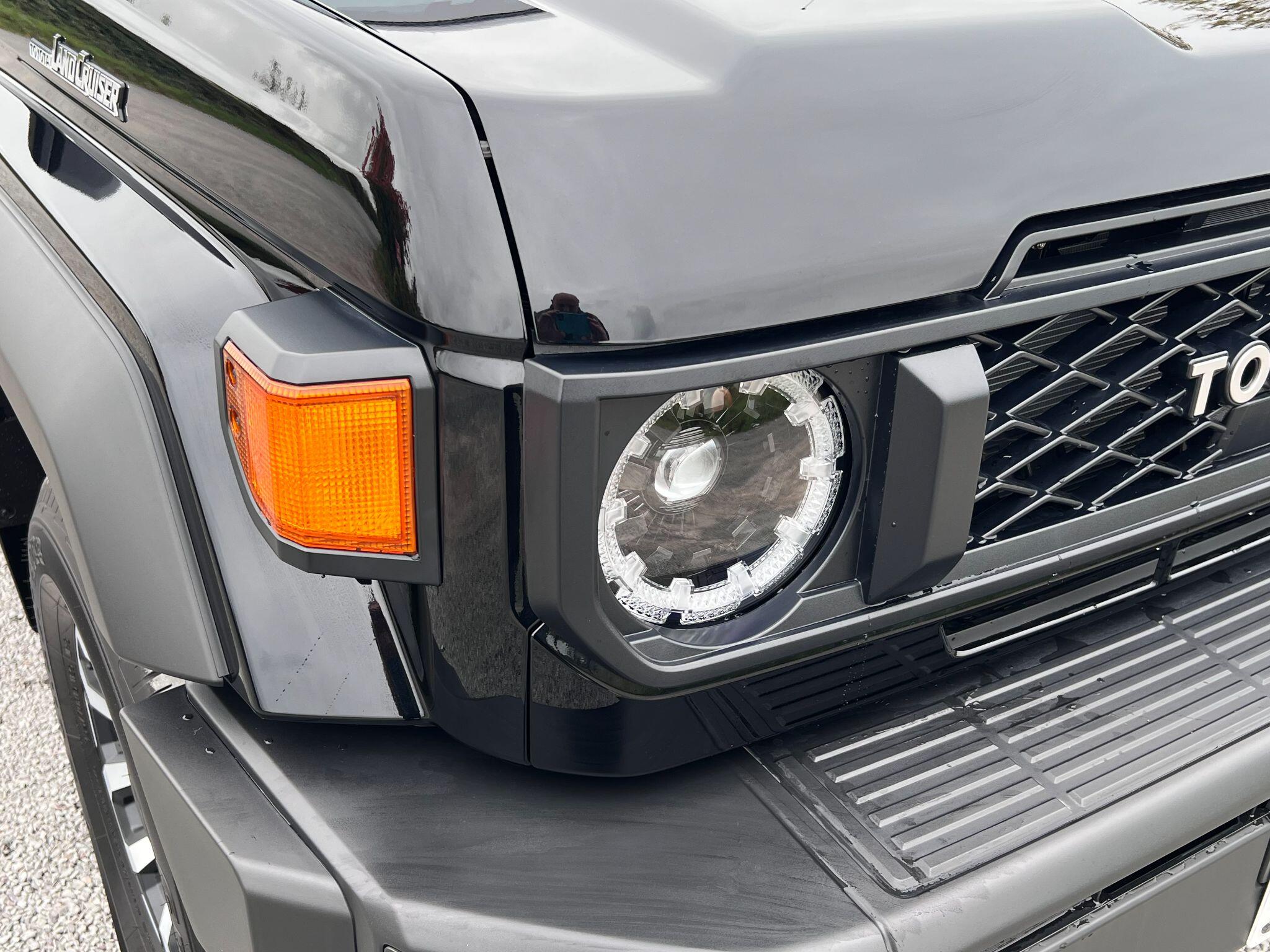 Toyota Land Cruiser view 6