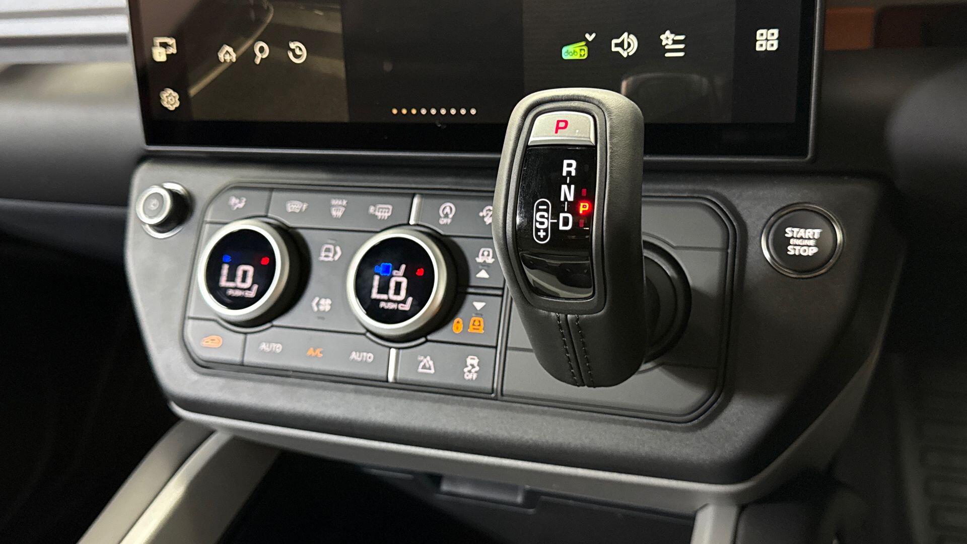 Land Rover Defender view 13