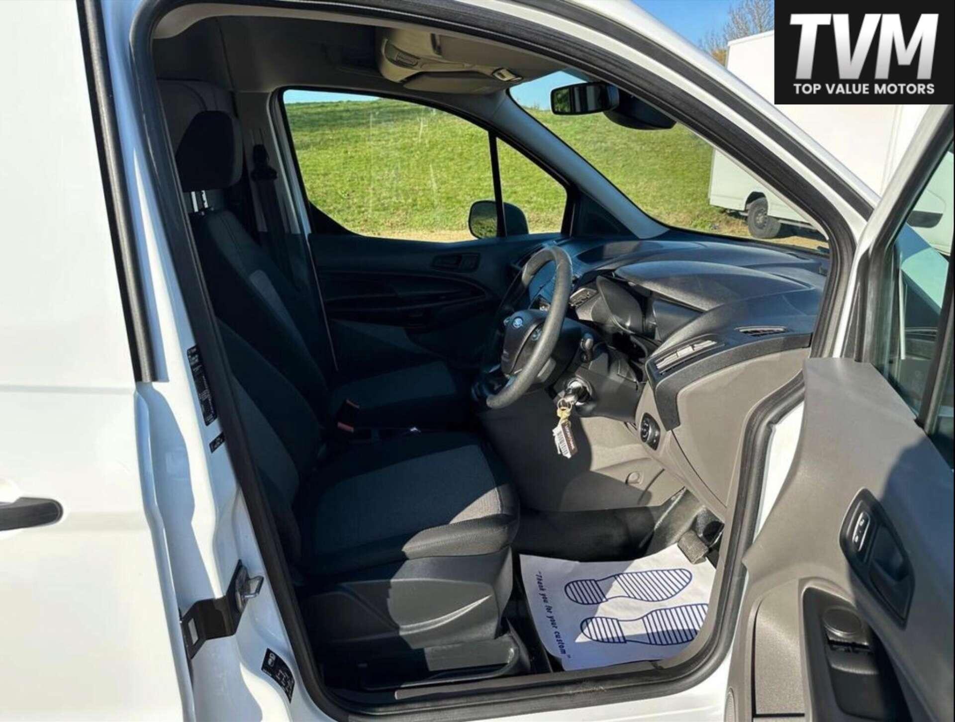 Ford Transit Connect view 9