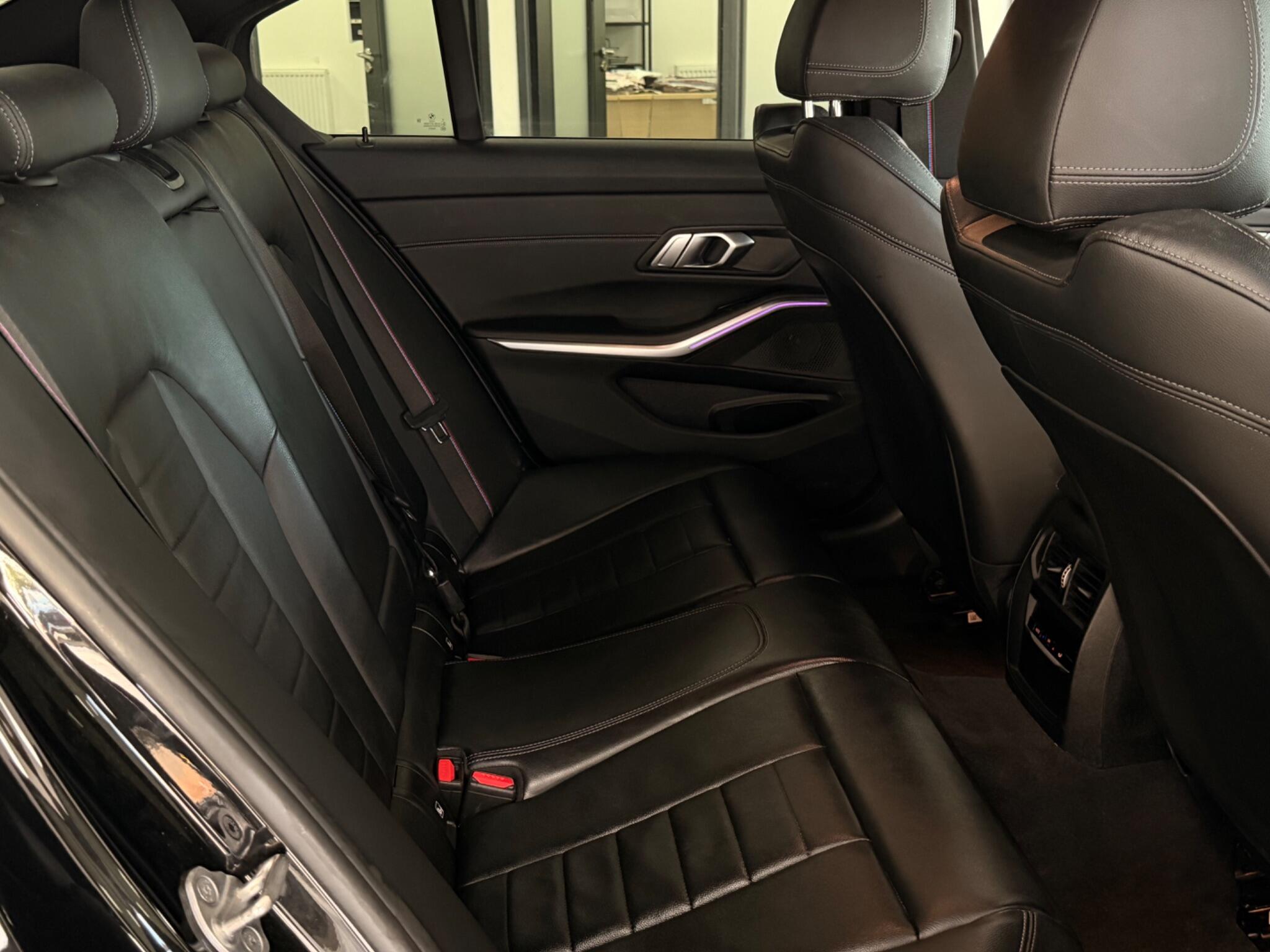 BMW 3 Series view 18
