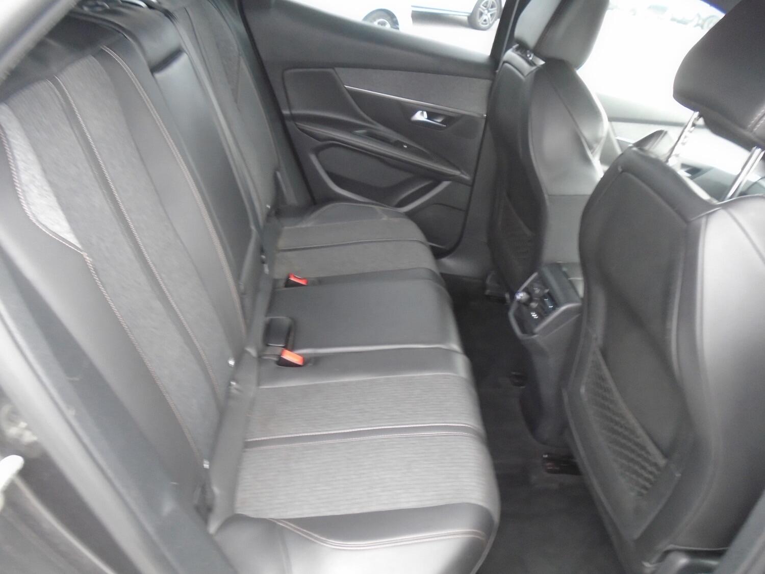 Peugeot 3008 view 8