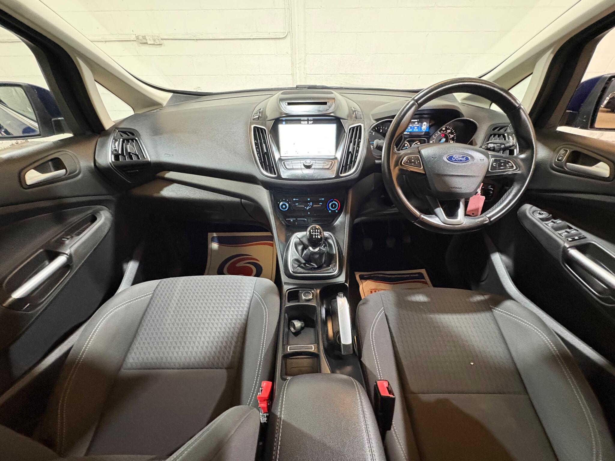 Ford Grand C-Max view 56