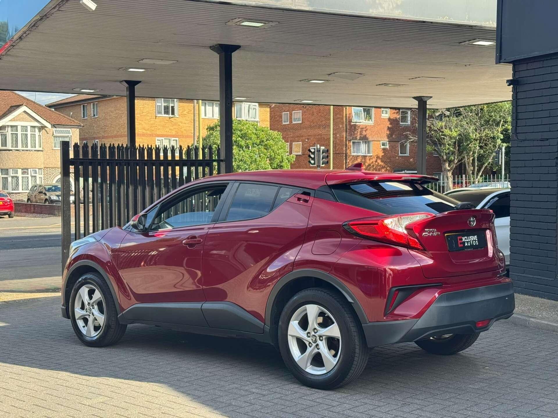 Toyota C-HR view 5