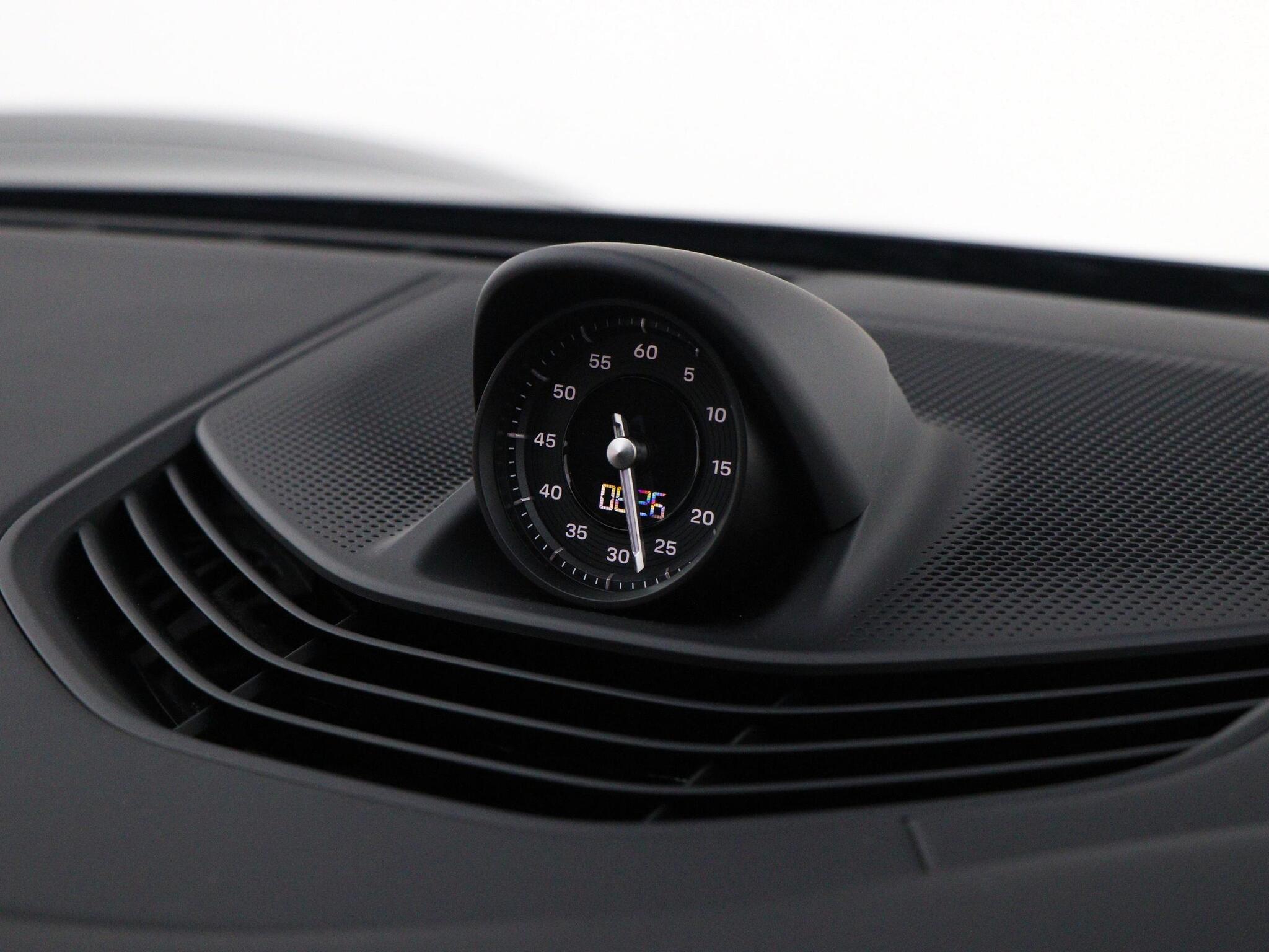 Porsche Taycan view 41