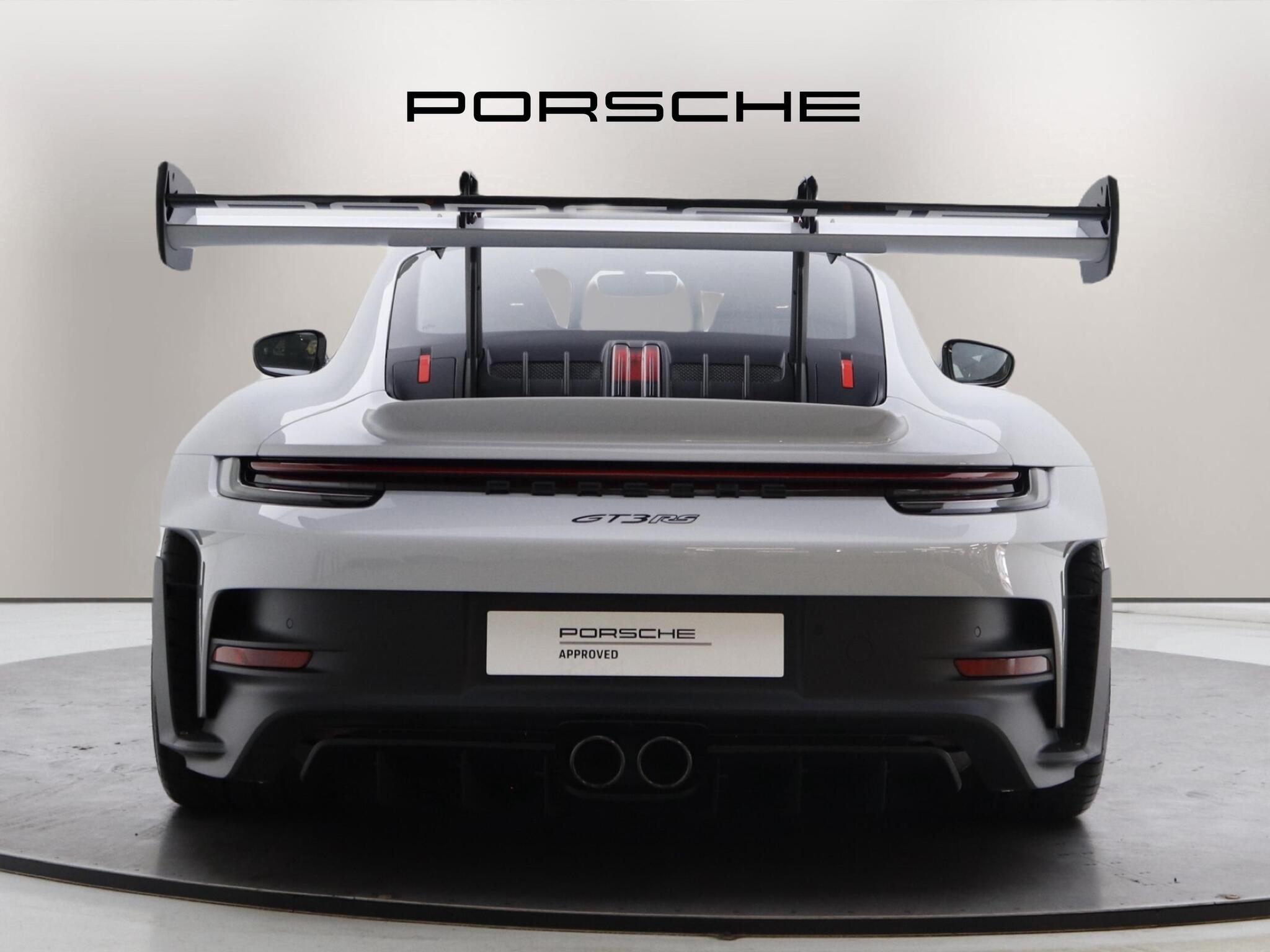 Porsche 911 view 5