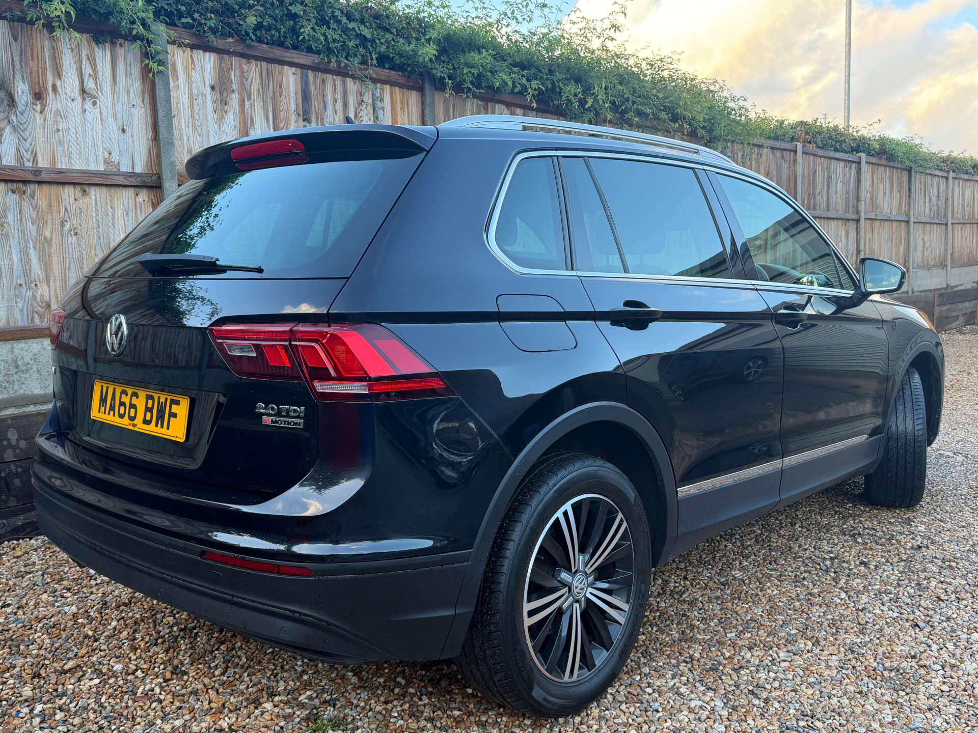 Volkswagen Tiguan view 13