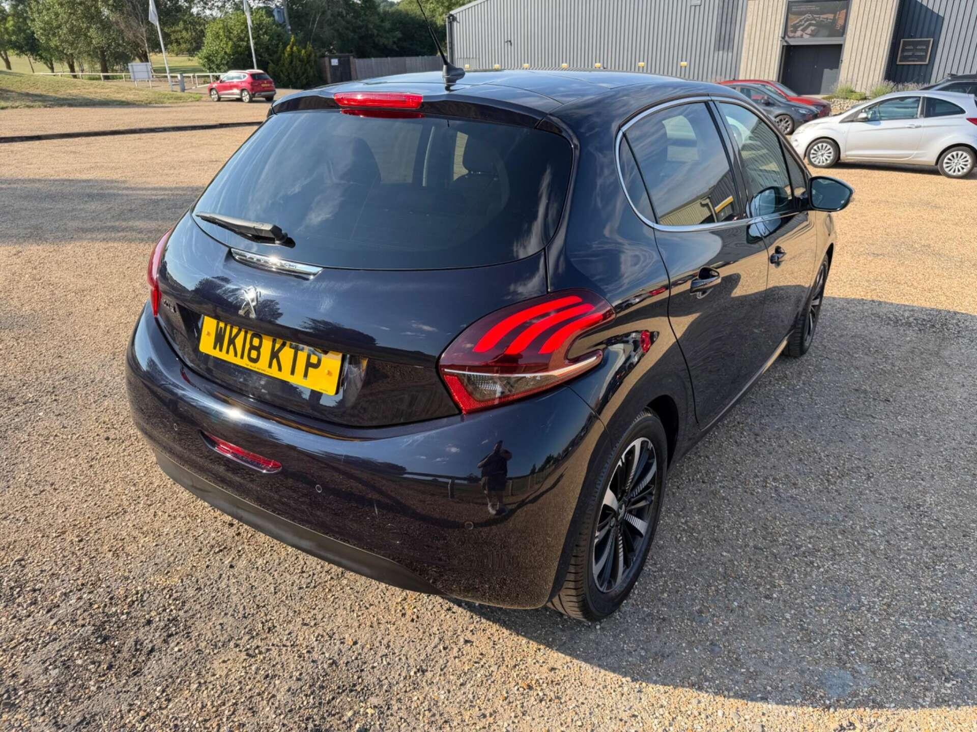 Peugeot 208 view 8