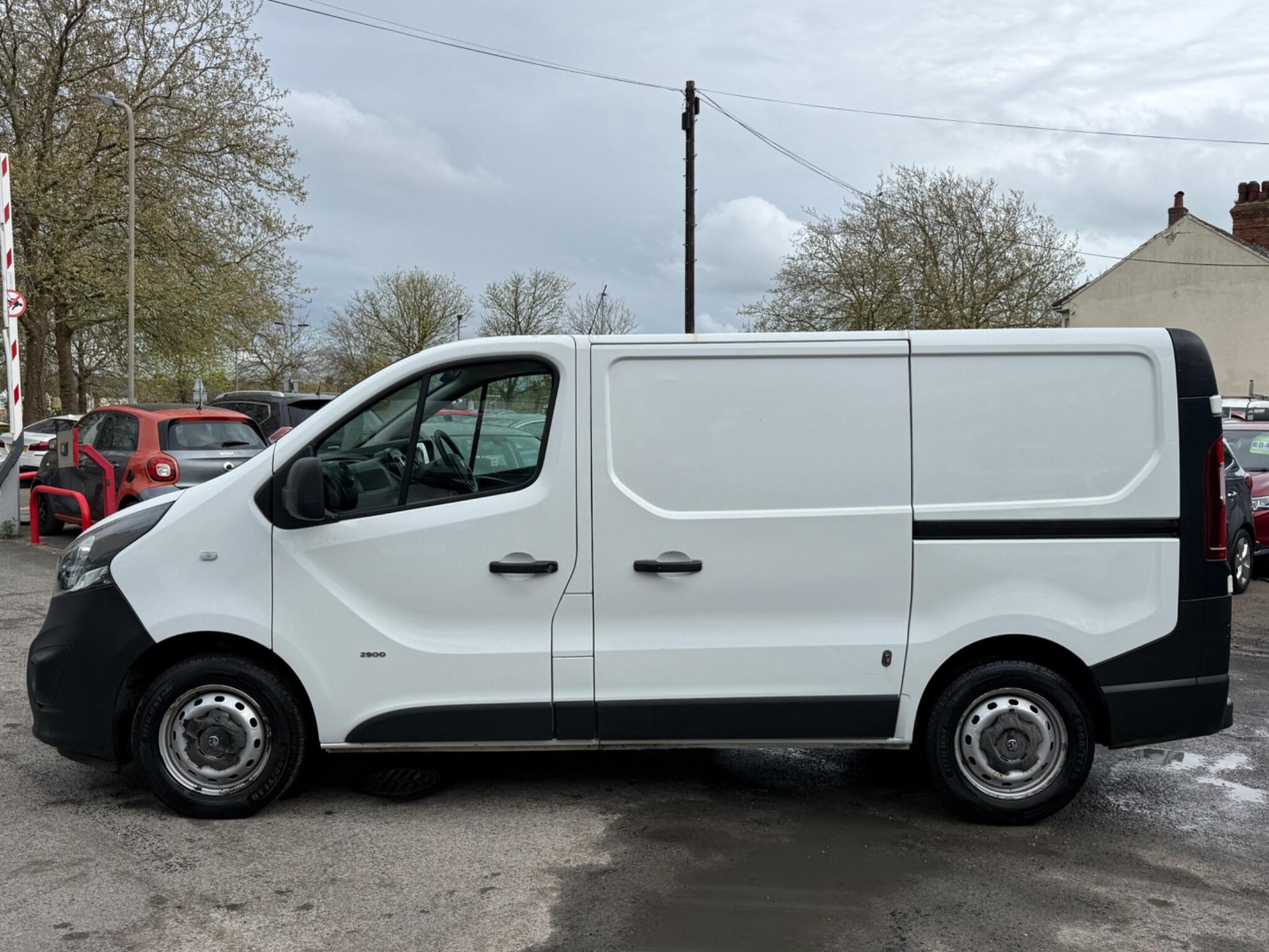 Vauxhall Vivaro - Image 11