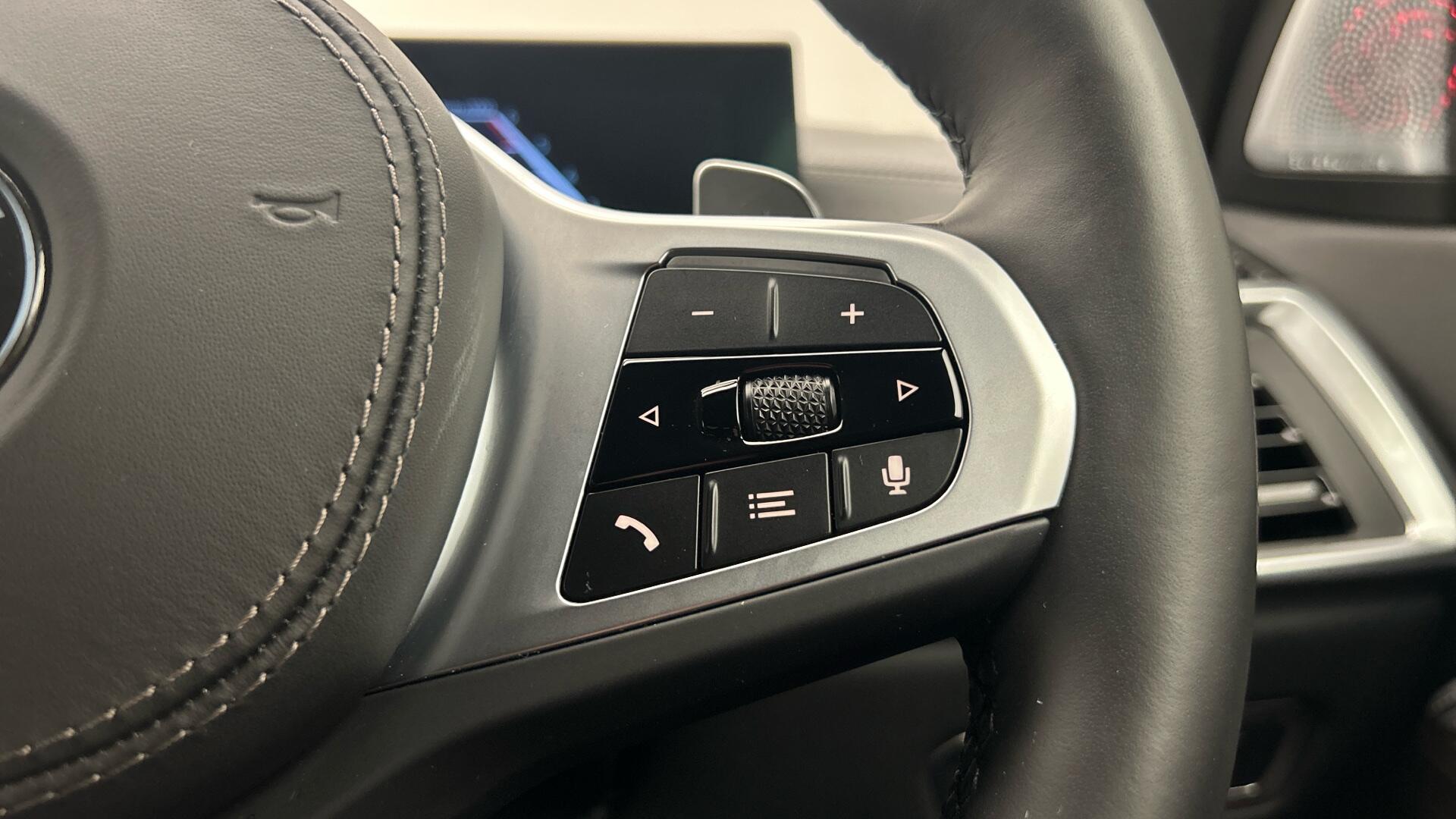 BMW X7 view 18