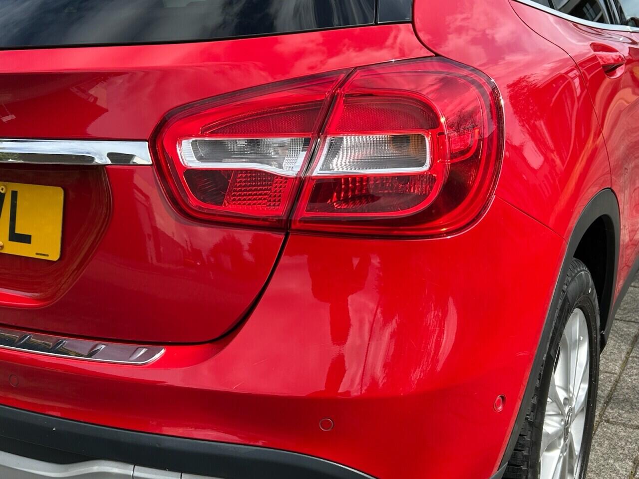 Mercedes-Benz GLA view 14