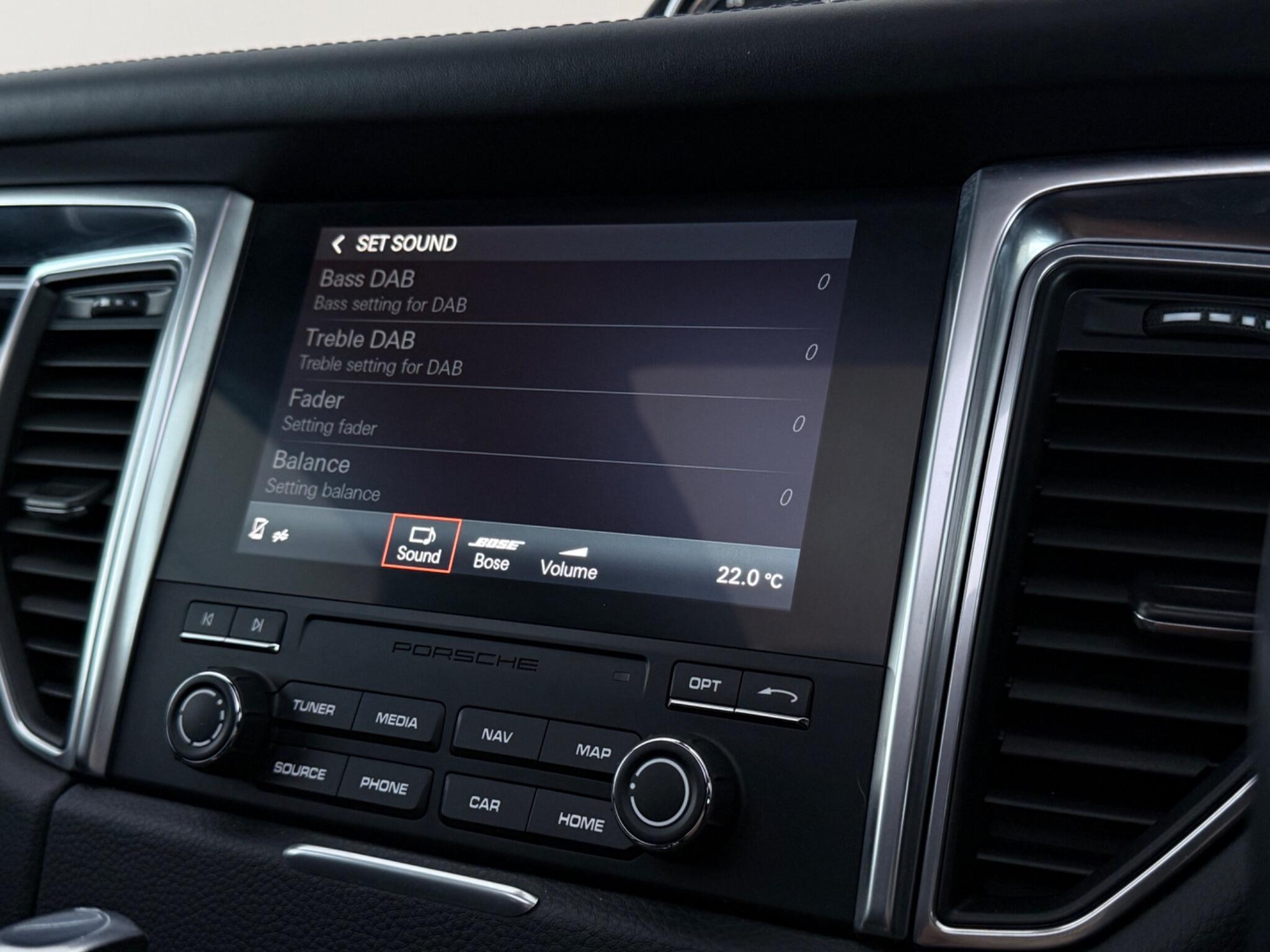 Porsche Macan view 44