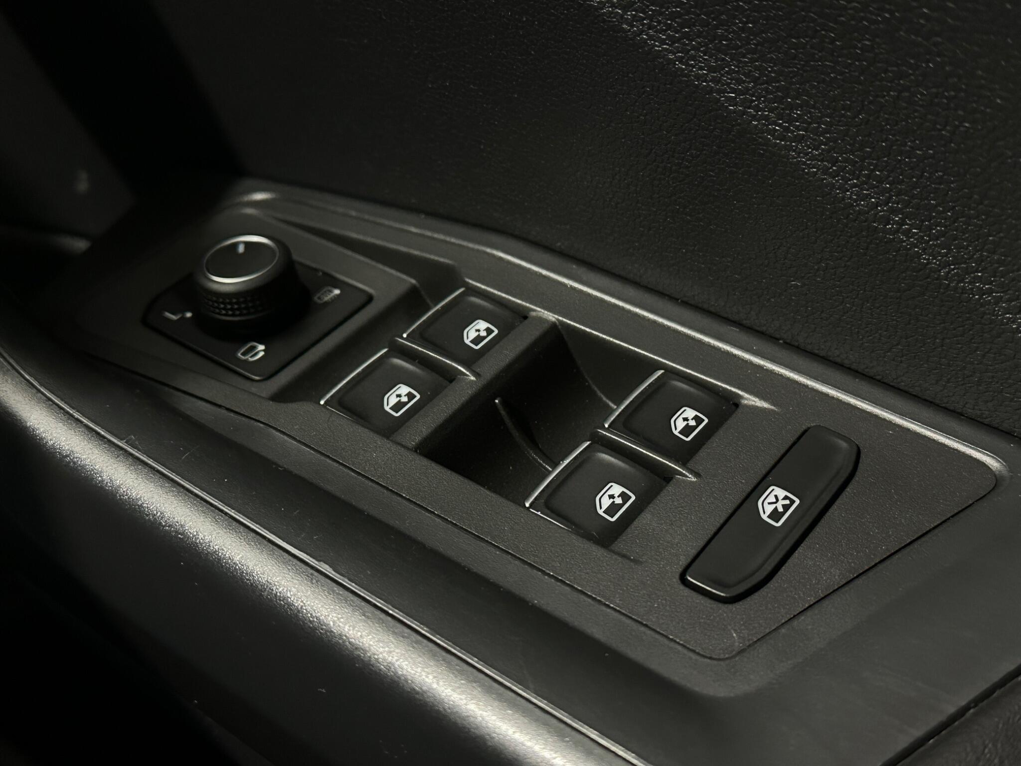 Volkswagen T-Roc view 19