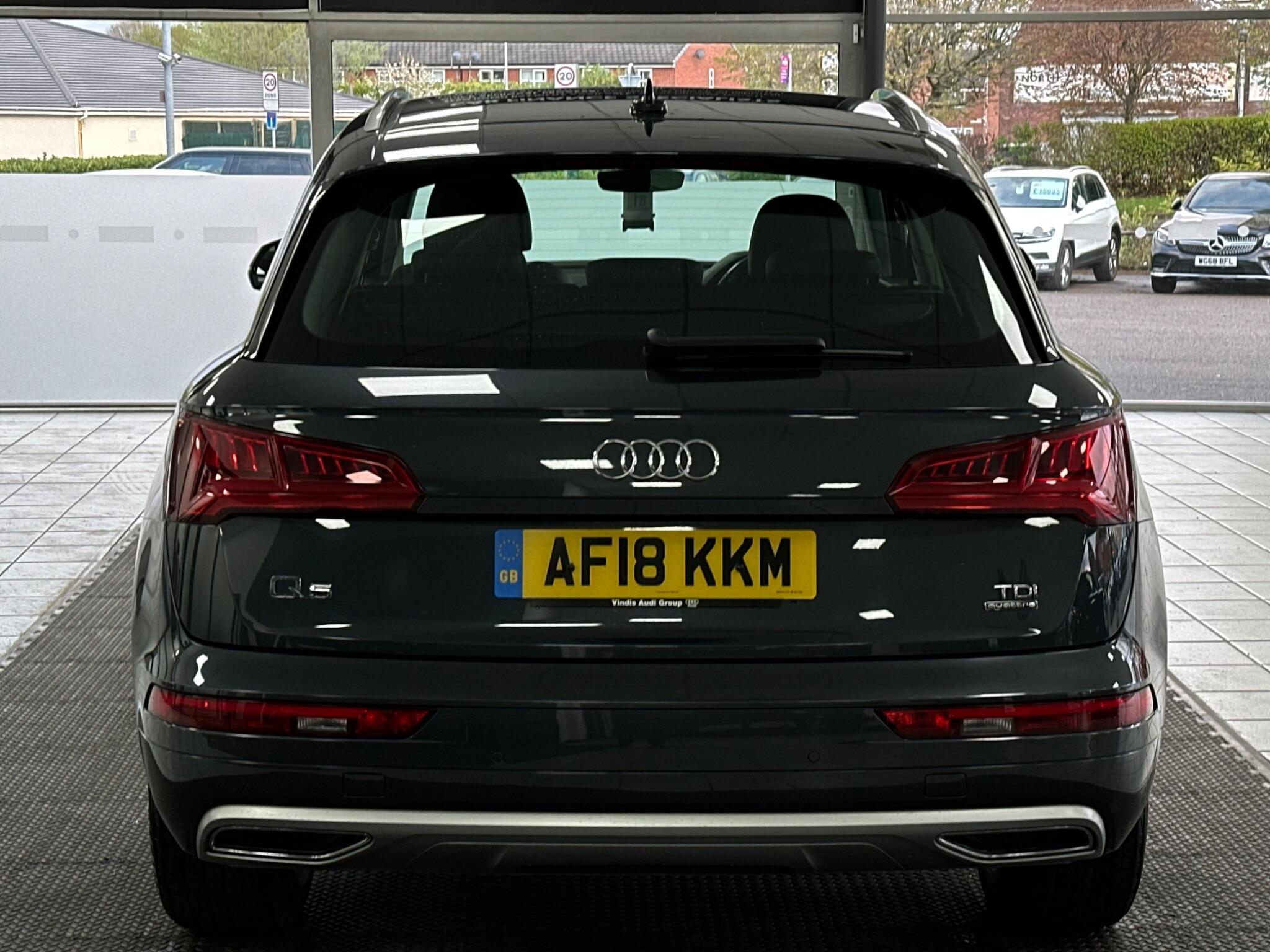 Audi Q5 view 11
