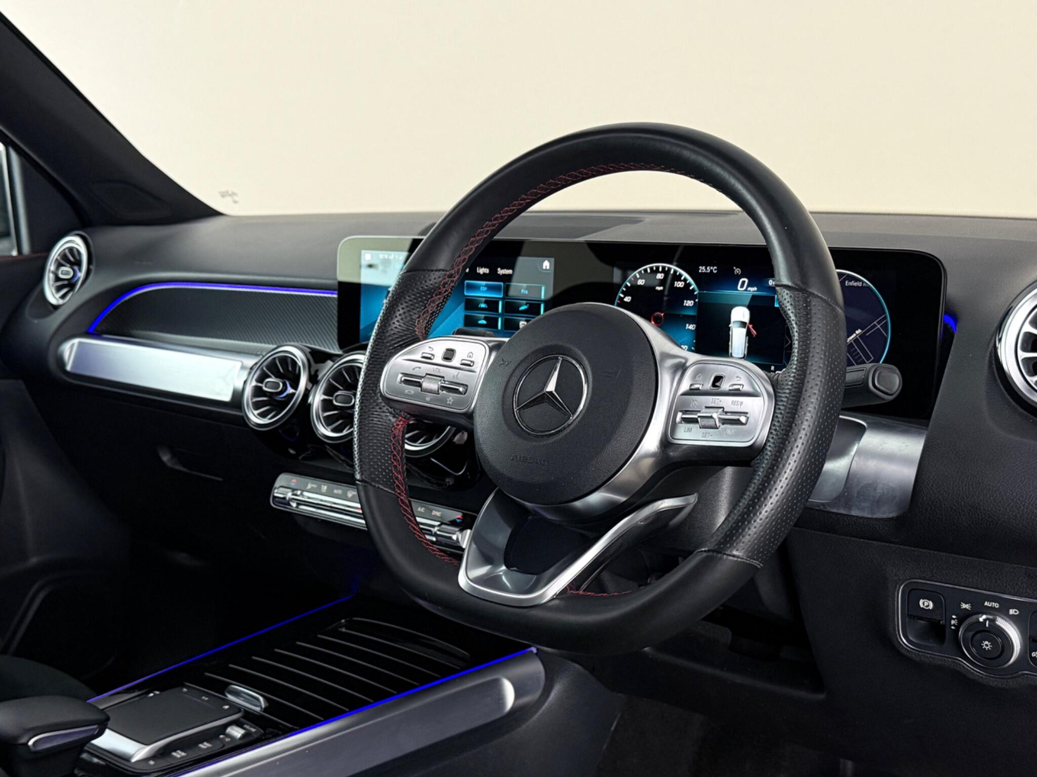 Mercedes-Benz GLB view 3
