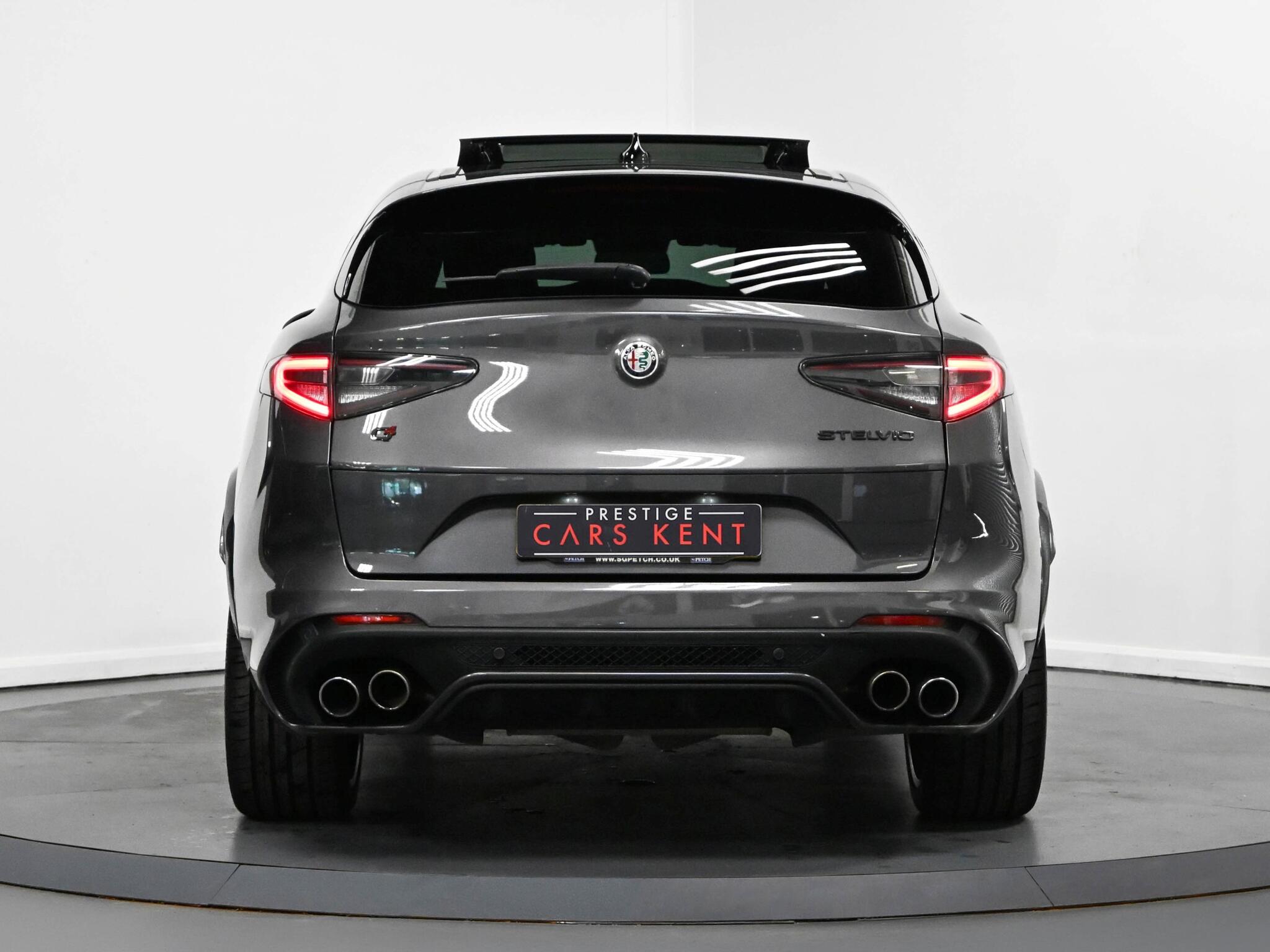 Alfa Romeo Stelvio view 19