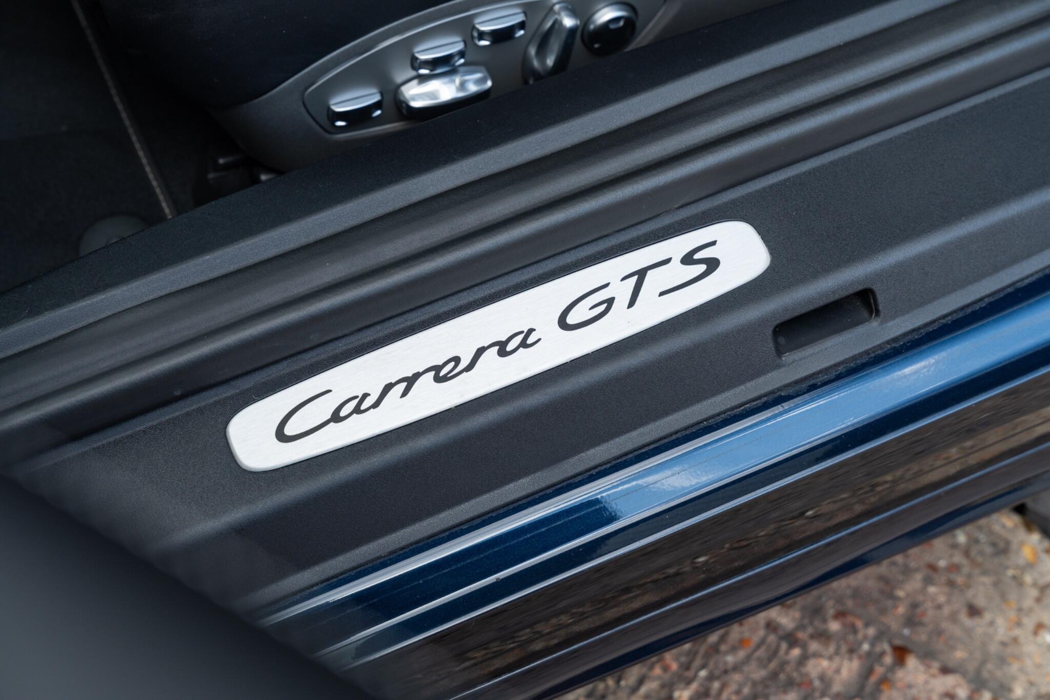 Porsche 911 view 27