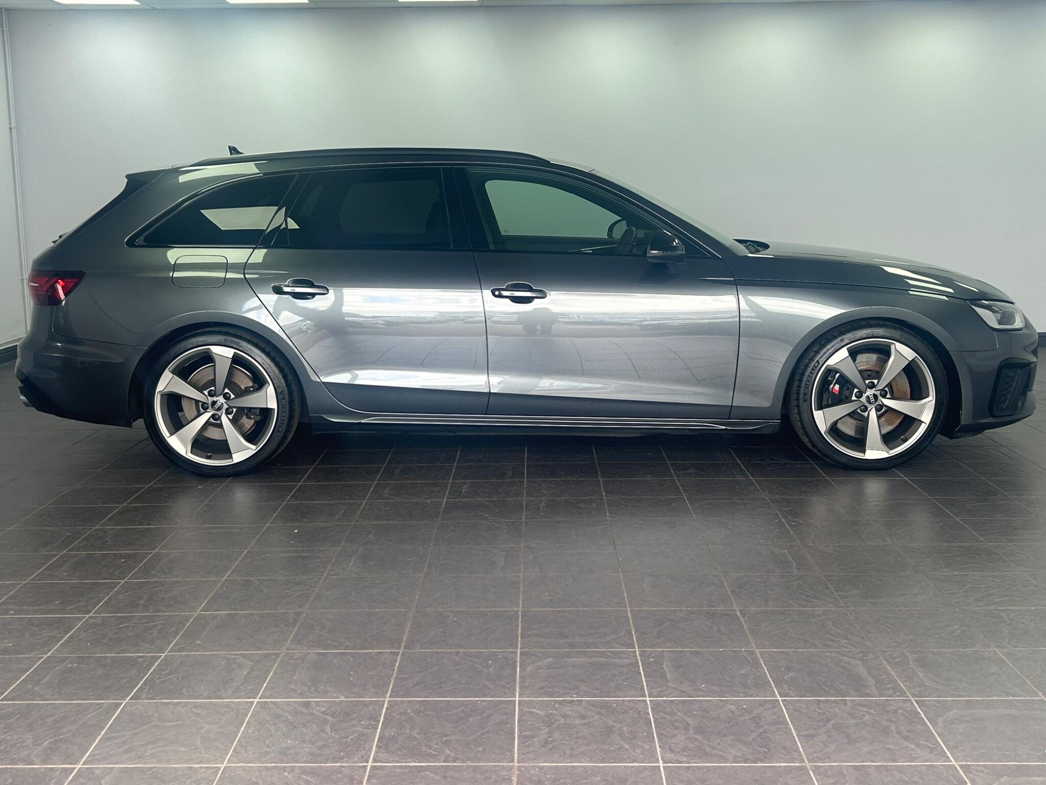 Audi S4 view 8