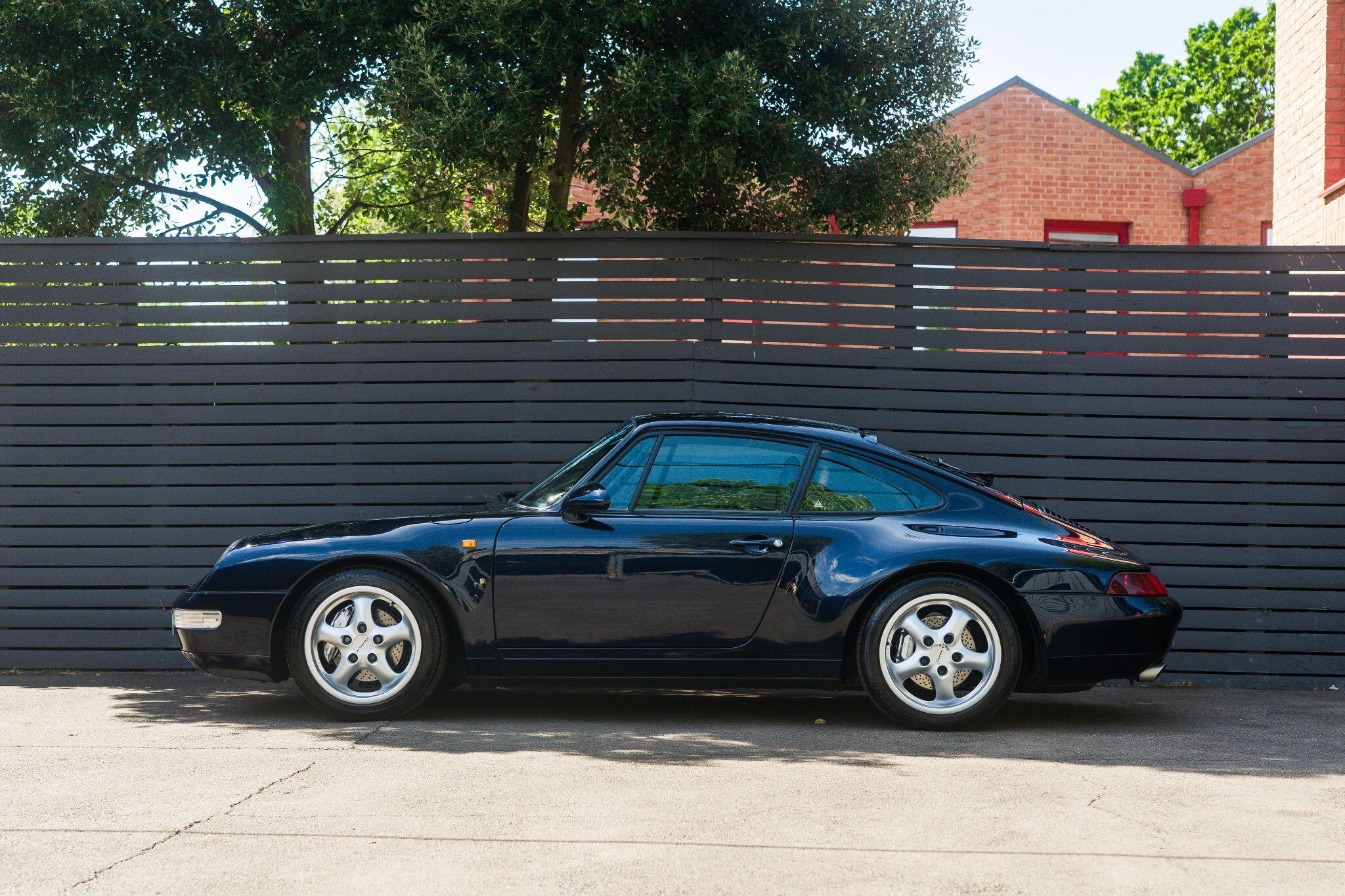 Porsche 911 view 5