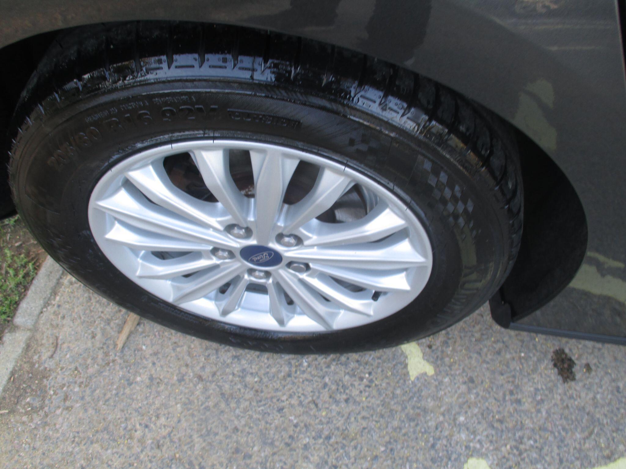 Ford Focus view 28