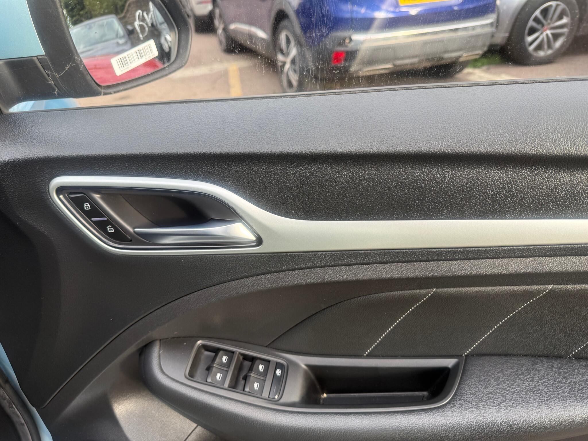 MG ZS view 12
