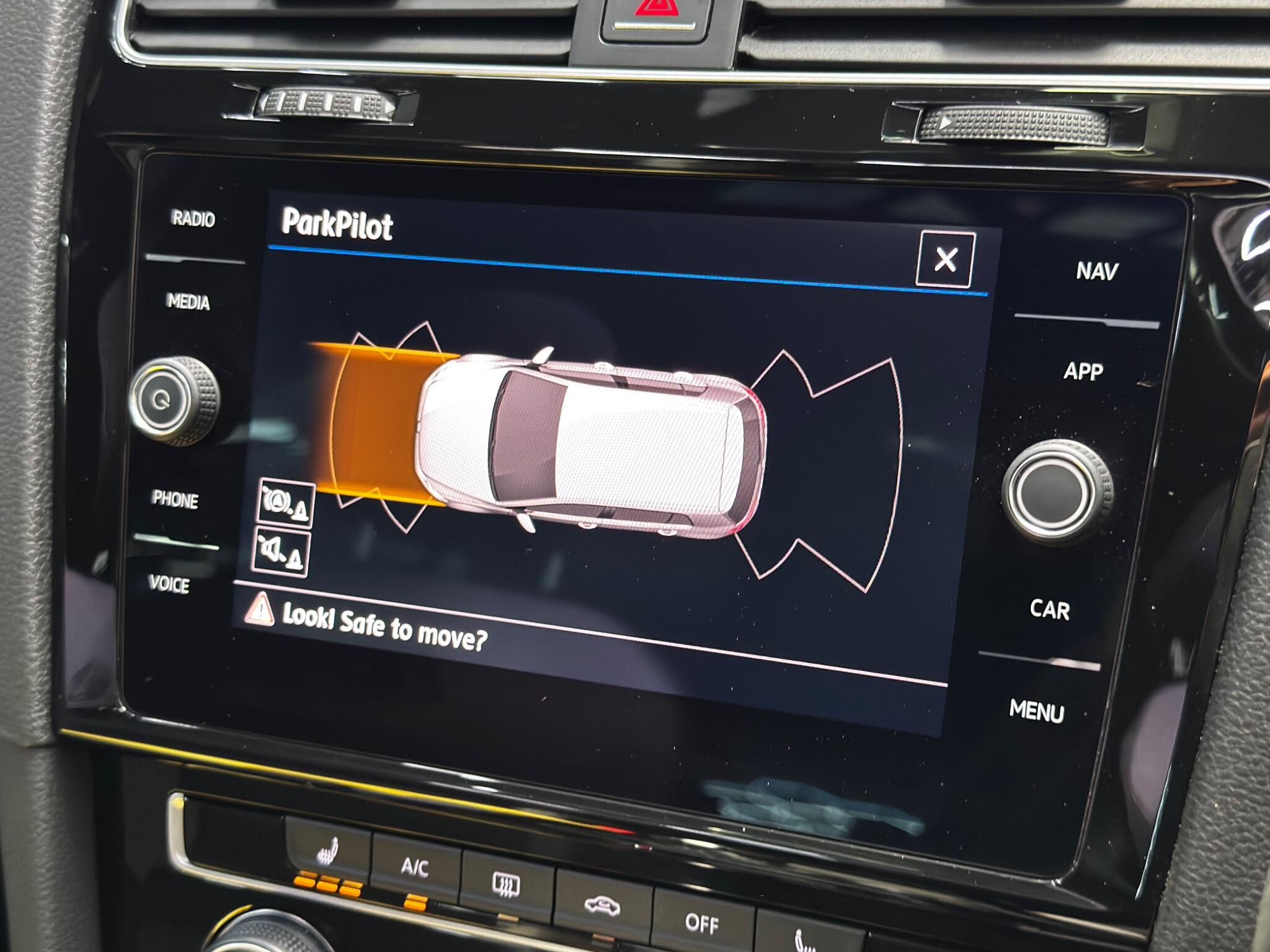 Volkswagen Golf view 19