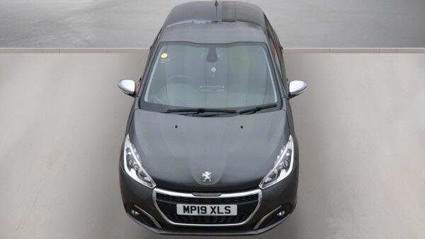 Peugeot 208 view 4