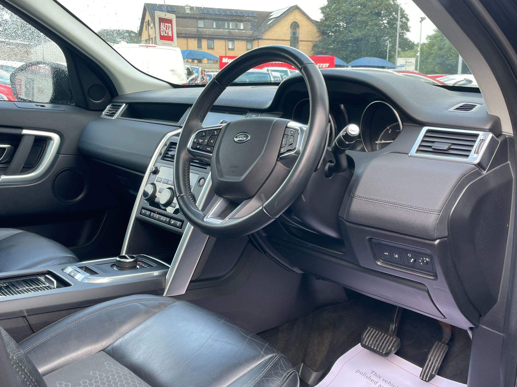 Land Rover Discovery Sport view 19