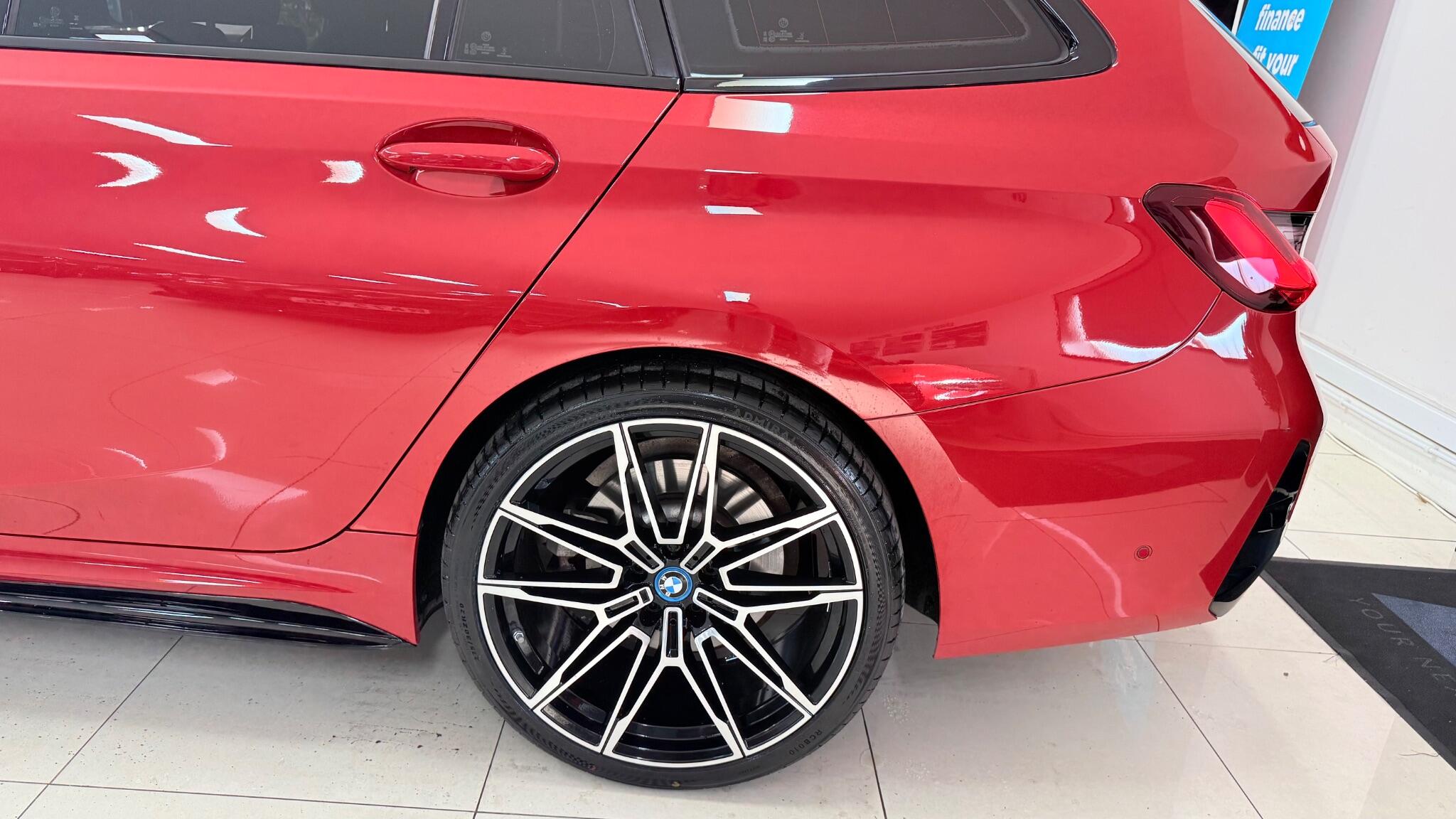BMW 3 Series view 38
