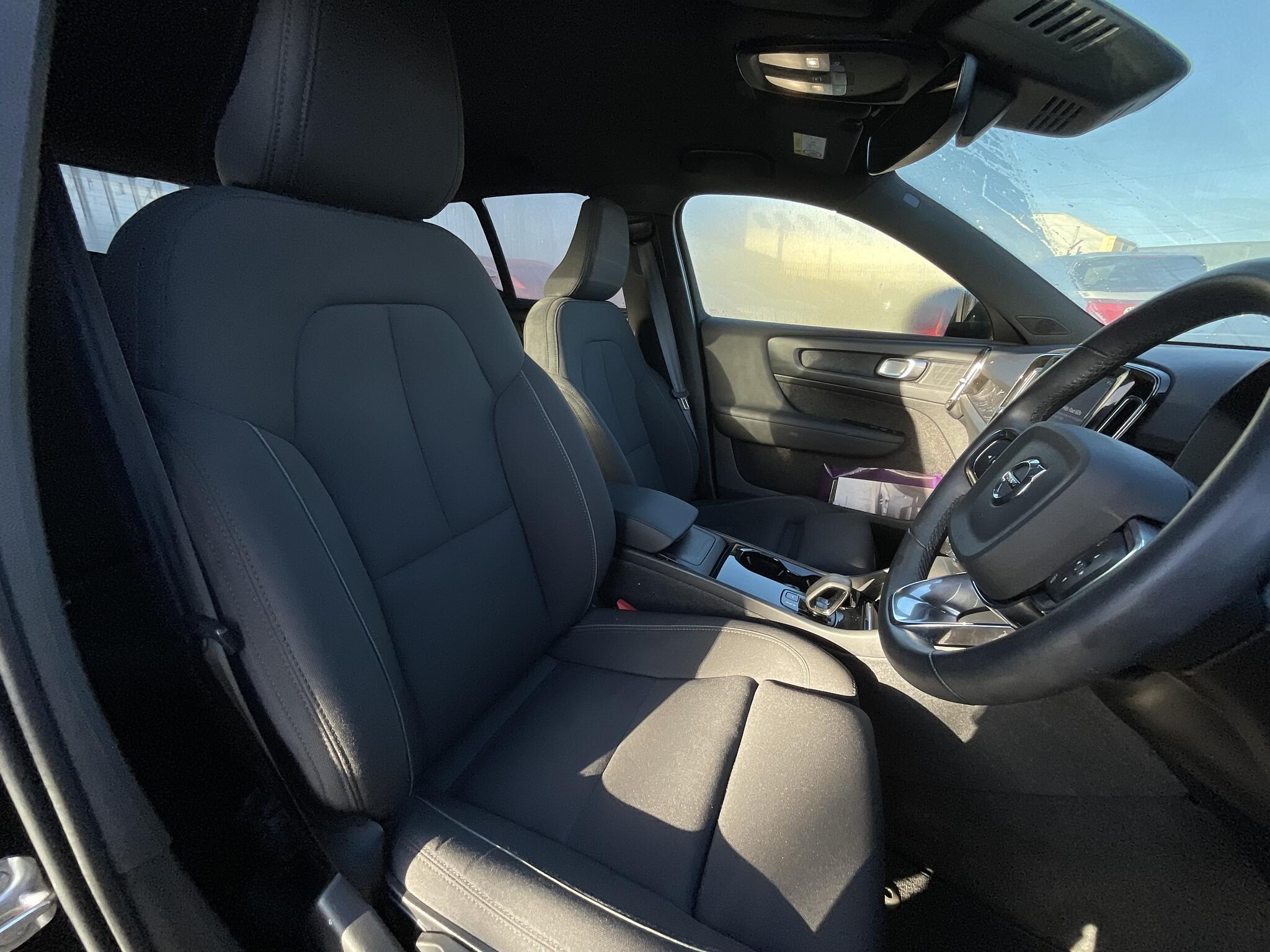 Volvo XC40 view 8