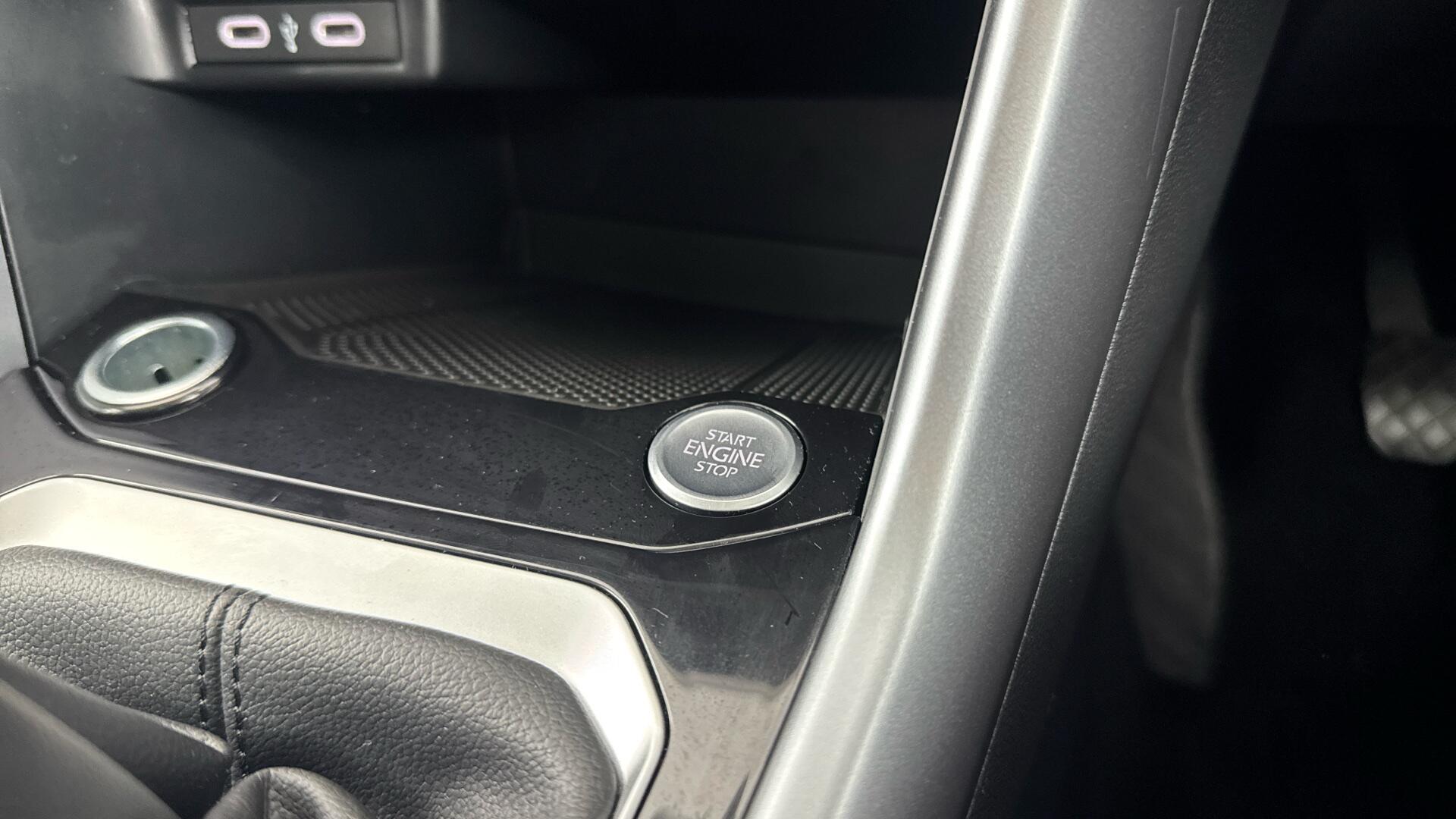 Volkswagen T-Roc view 35