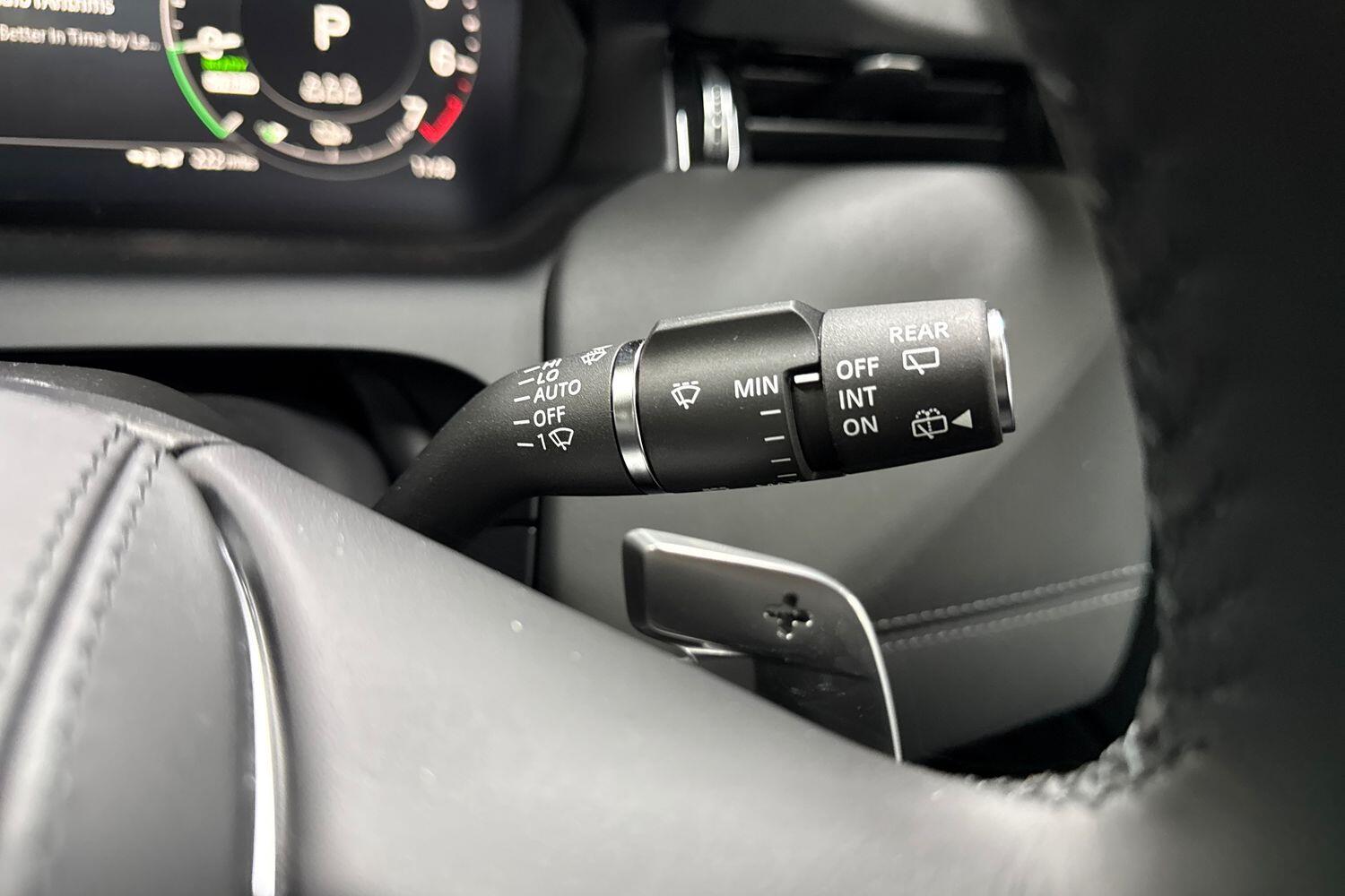 Land Rover Discovery Sport view 27