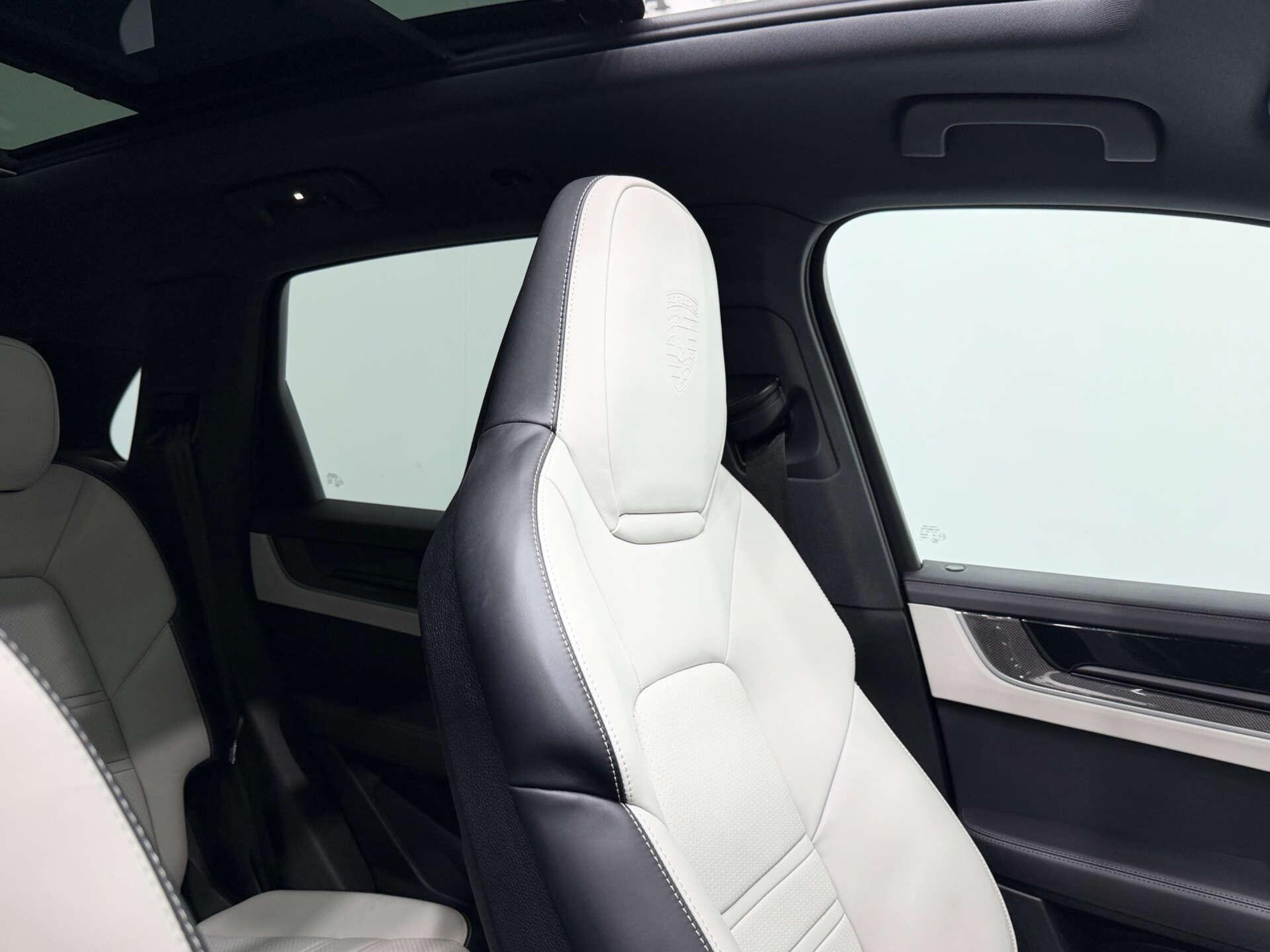 Porsche Cayenne view 38