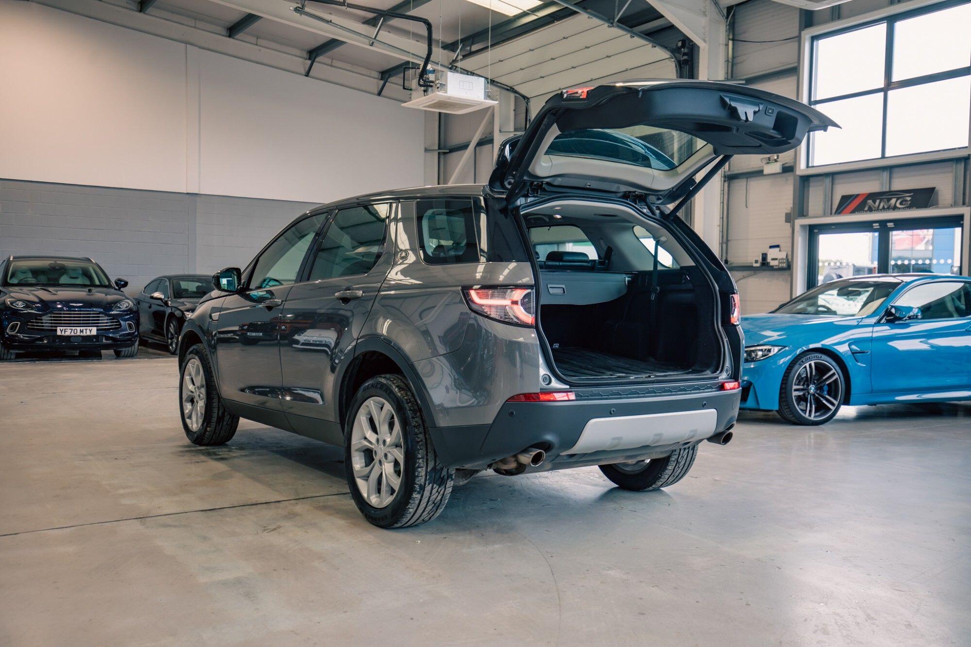 Land Rover Discovery Sport view 32