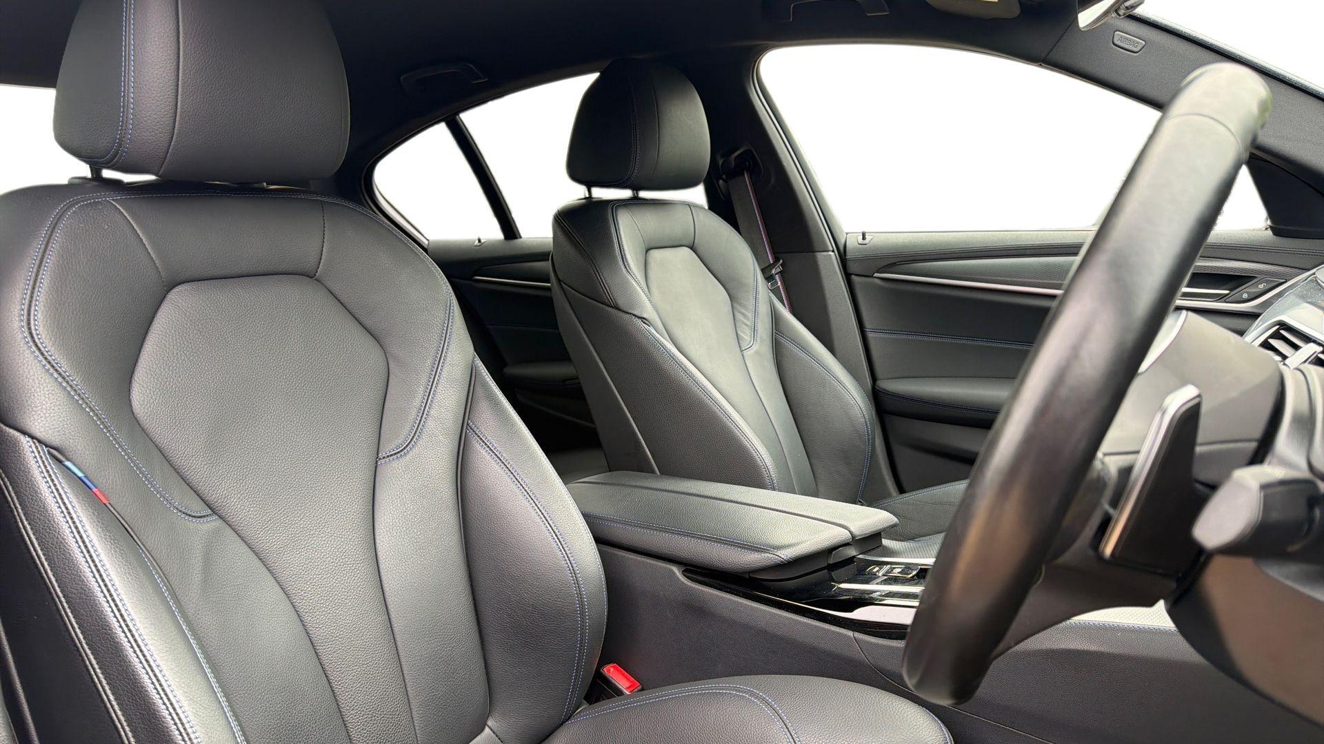 BMW 5 Series view 11