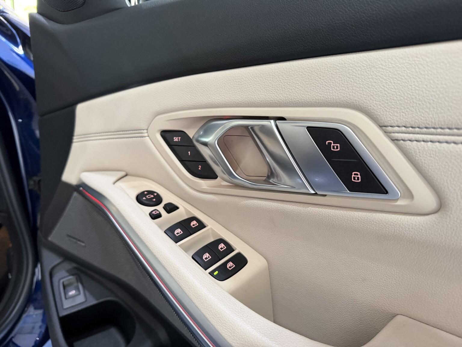 BMW 3 Series view 16
