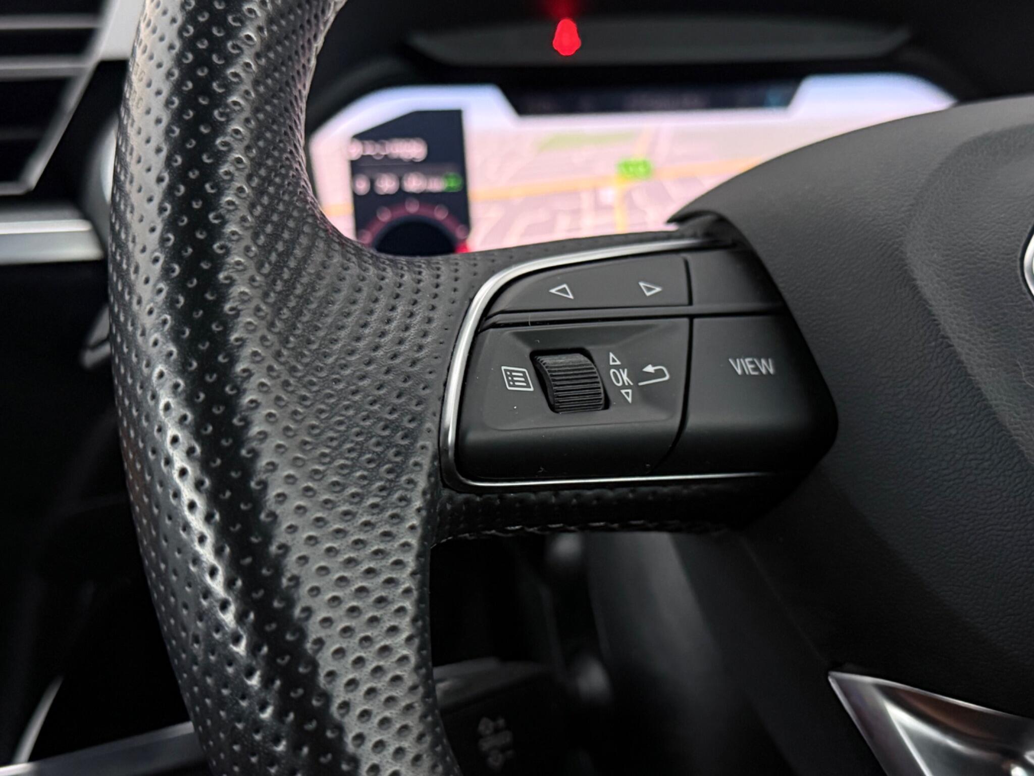 Audi Q3 view 15