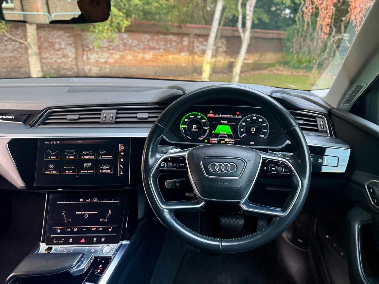 Audi e-tron view 21