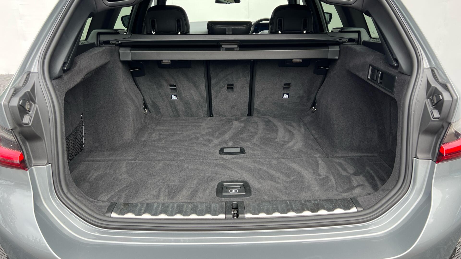 BMW 3 Series view 13